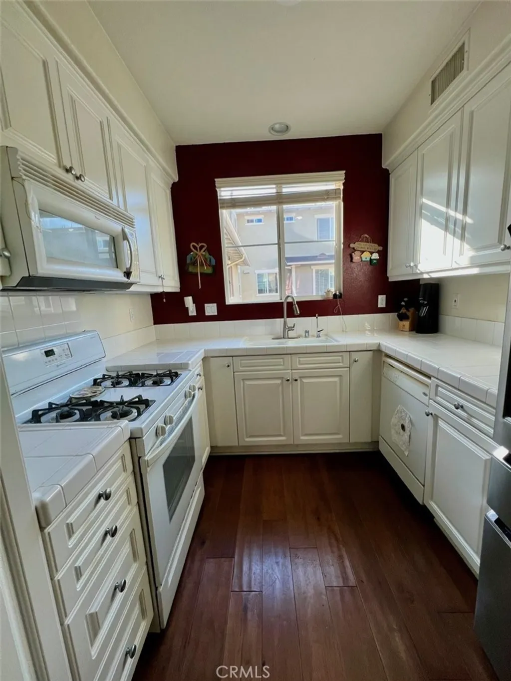 350 Flyers Ln, Tustin, CA 92782