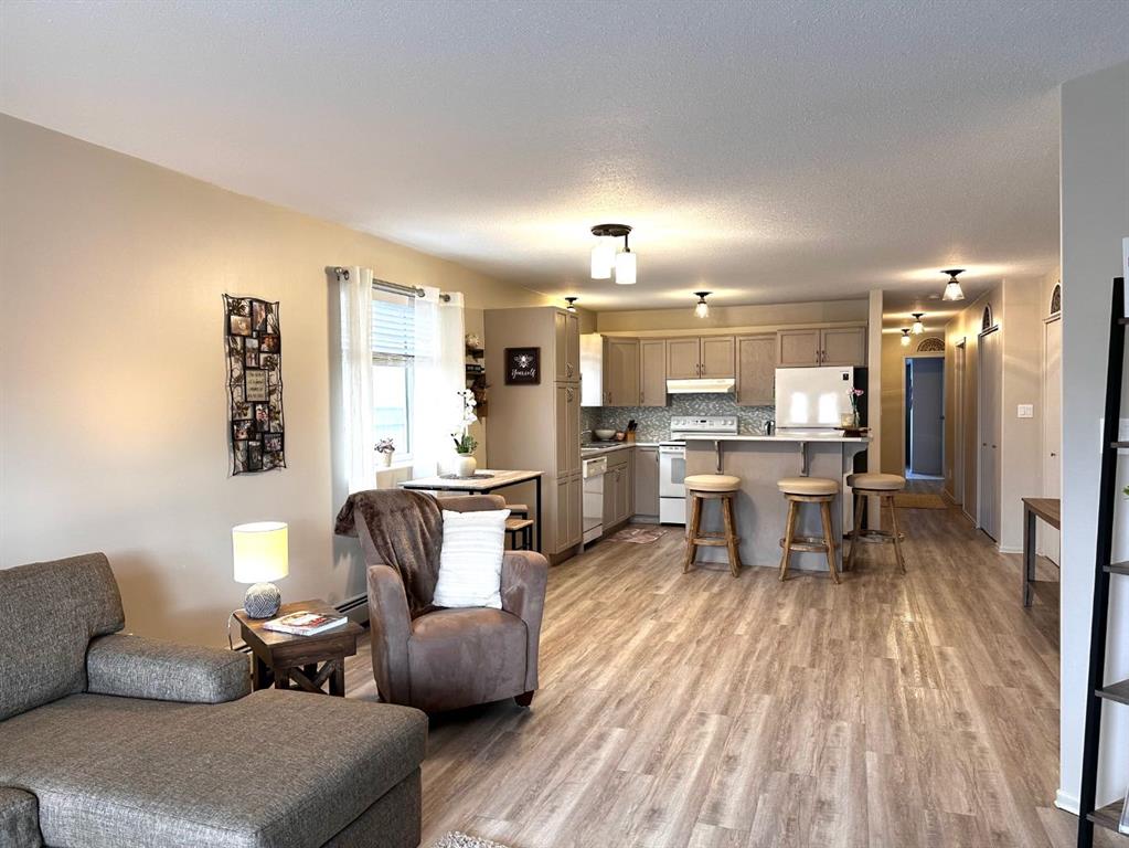 Additional image 5 of 203-4811 48 Street, Camrose, AB, T4V1L4