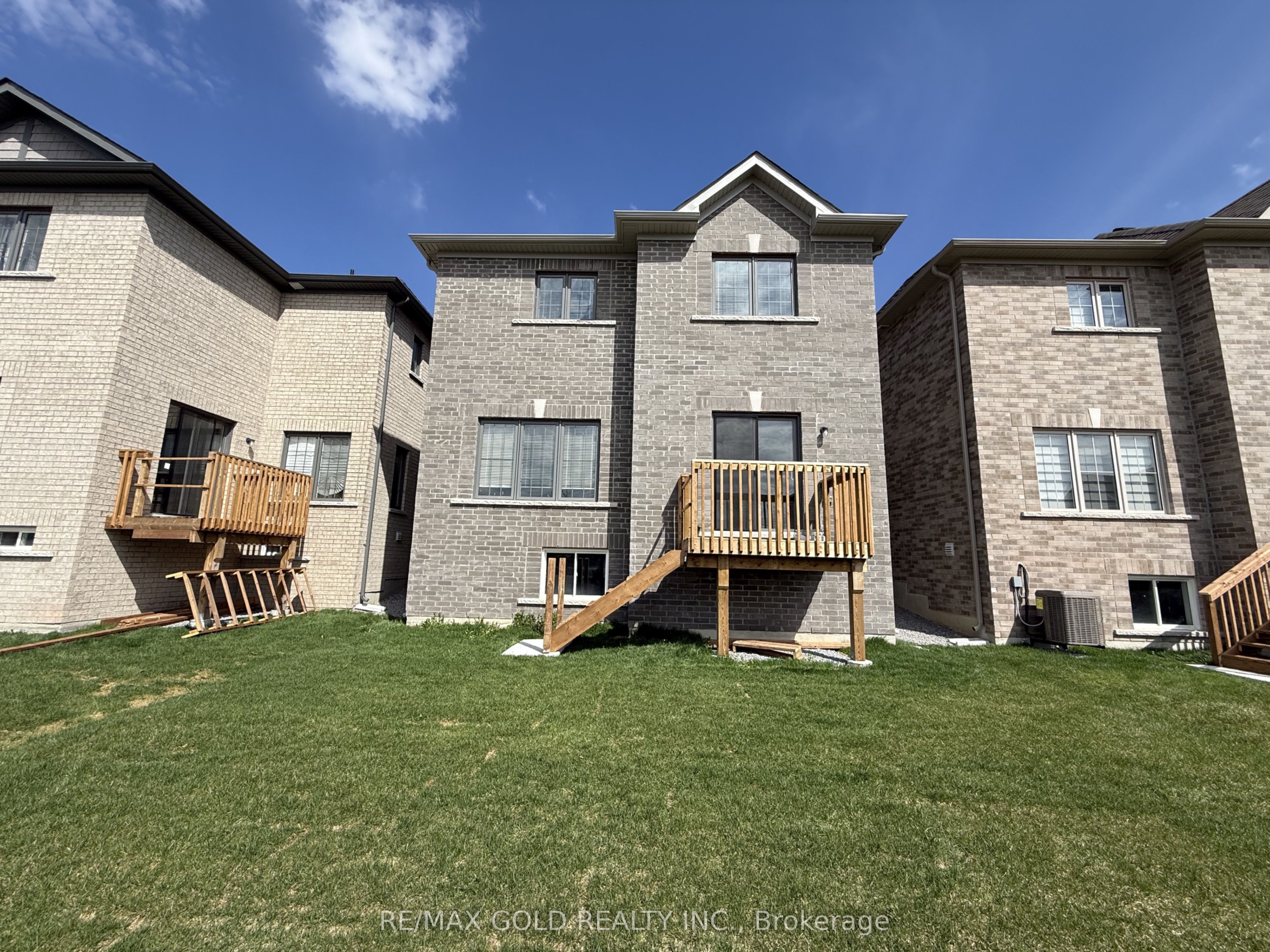 Additional image 2 of 11 Fenn Crescent, New Tecumseth, ON, L9R 0X1