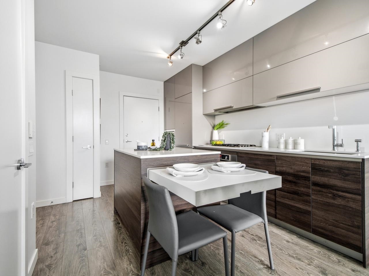 Additional image 3 of 1002-2378 Alpha Avenue, Burnaby, BC, V5C 0K2