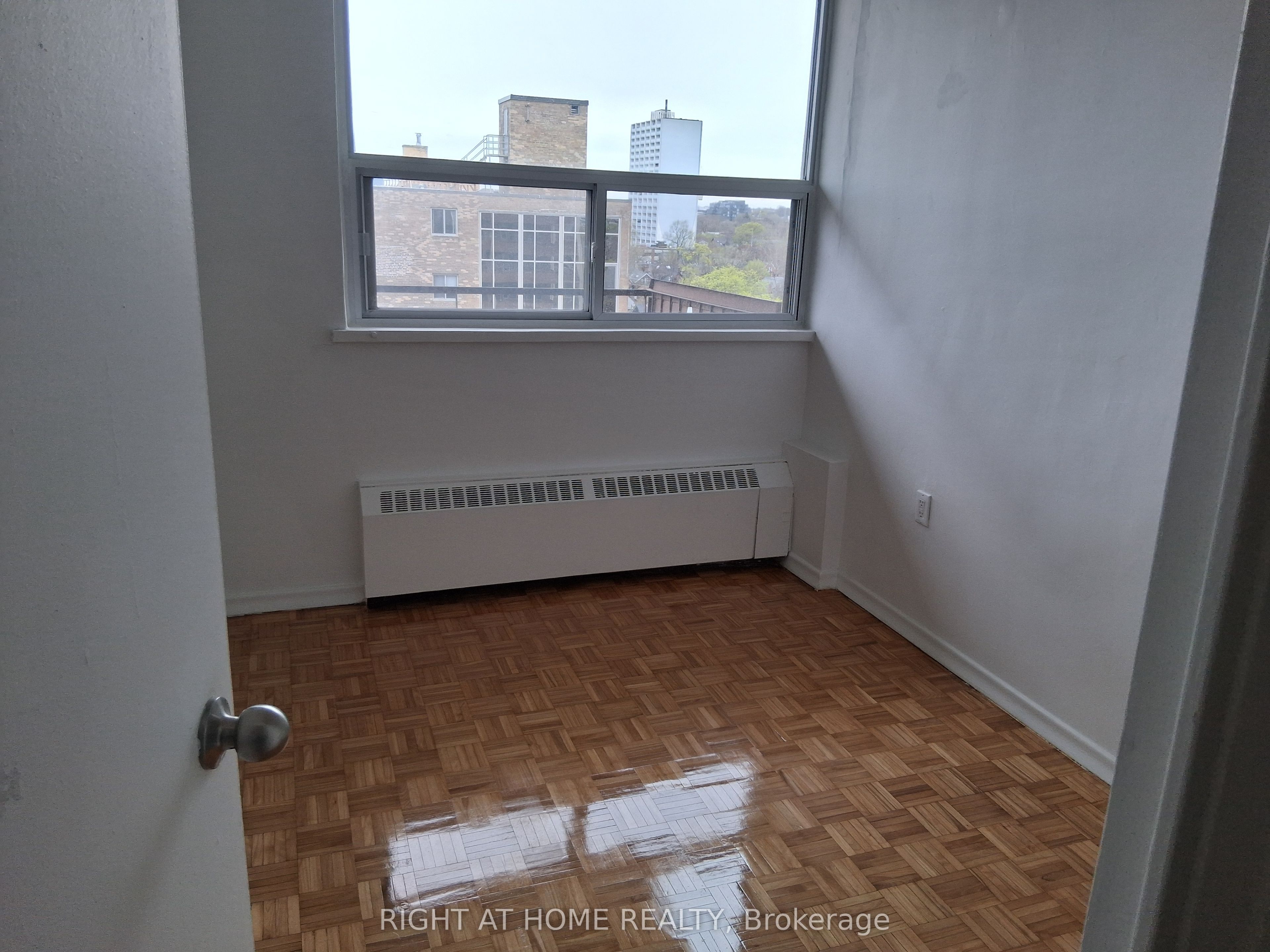 Additional image 4 of 1007-191 St George Street, Toronto, ON, M5R 2M6