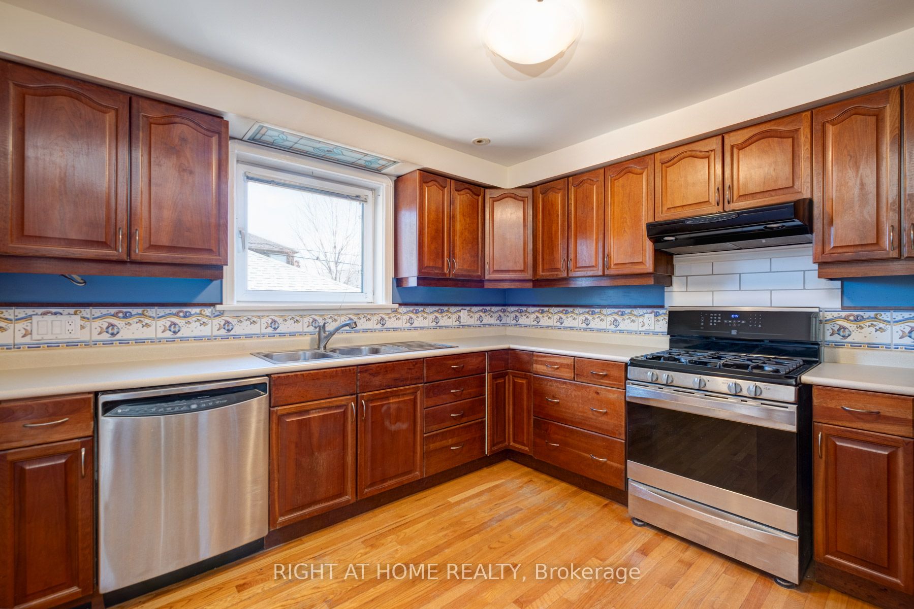 Additional image 2 of Main-952 Coxwell Avenue, Toronto, ON, M4C 3G3