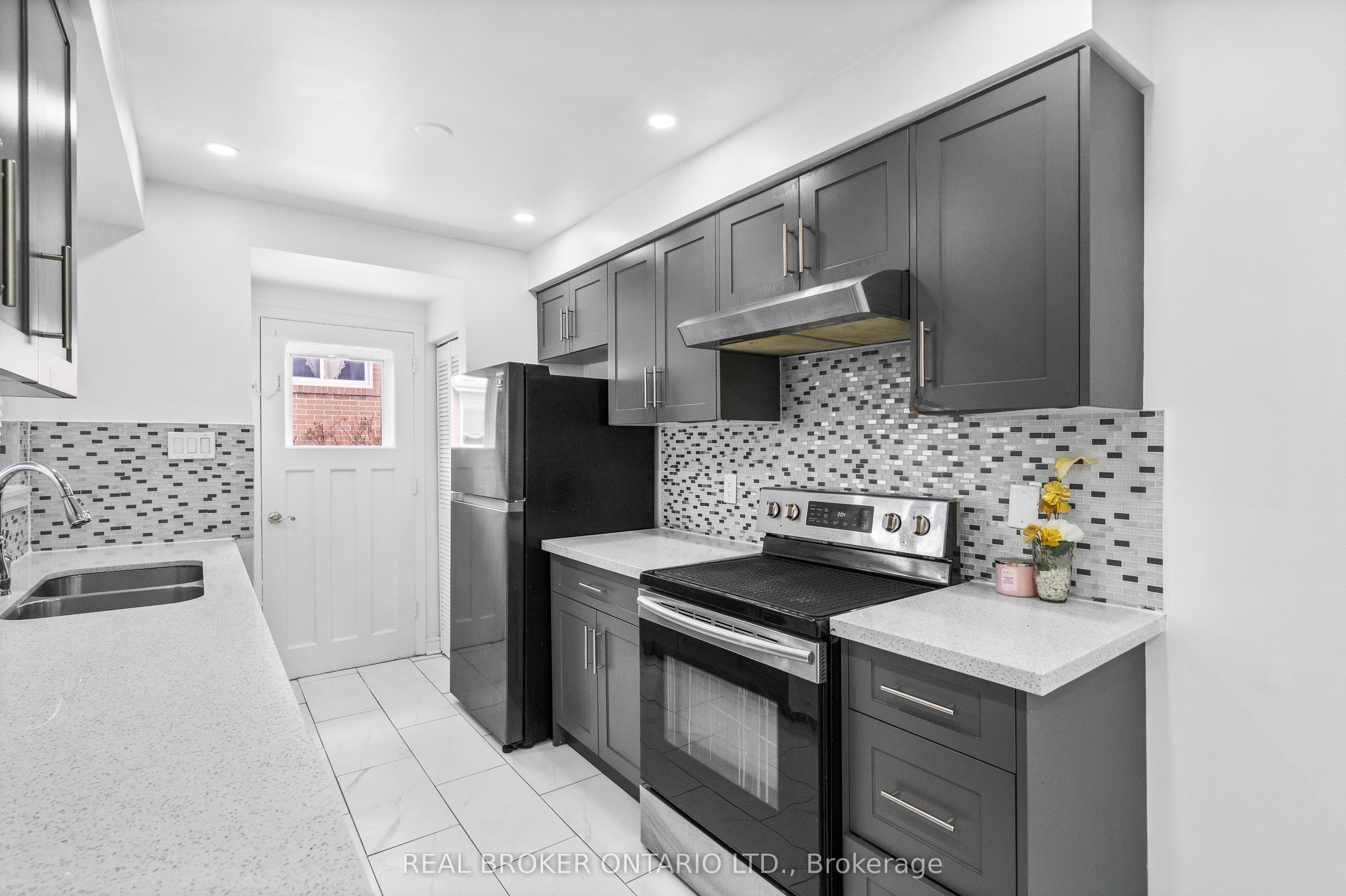 Additional image 2 of 11 Cathcart Crescent, Brampton, ON, L6T 2A4