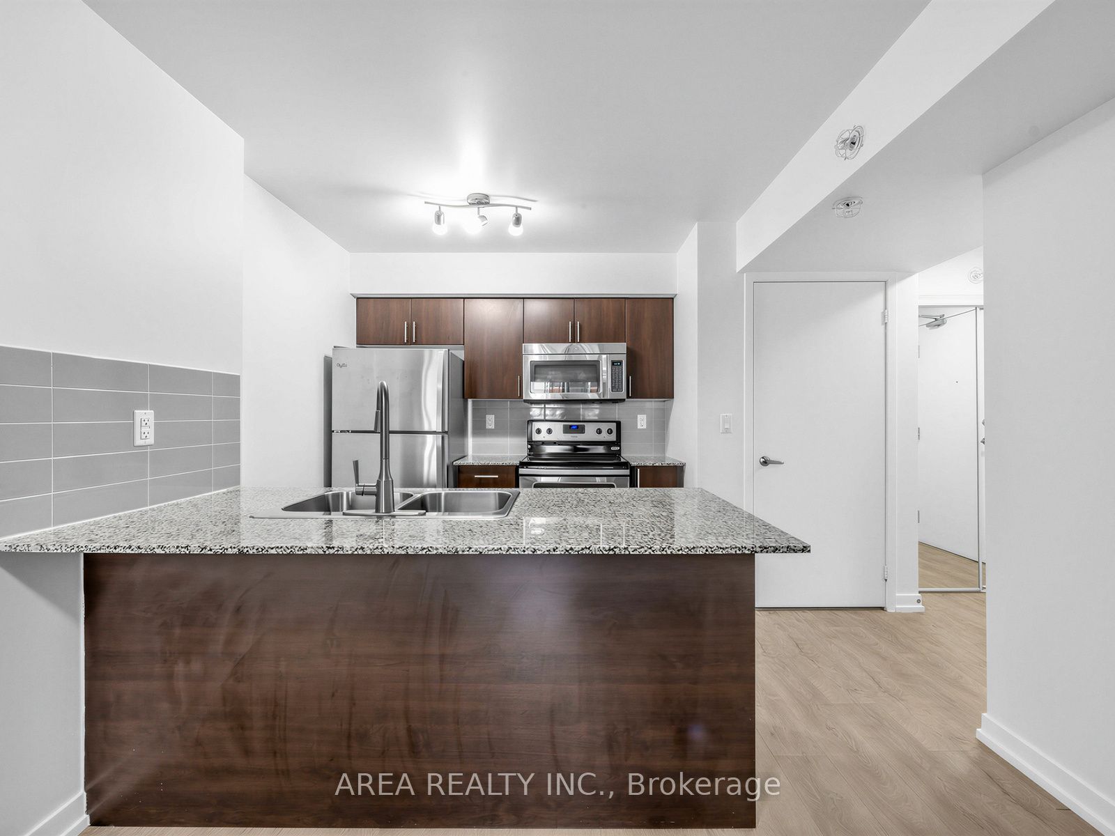 Additional image 4 of 1410-1410 Dupont Street, Toronto, ON, M6H 2B1