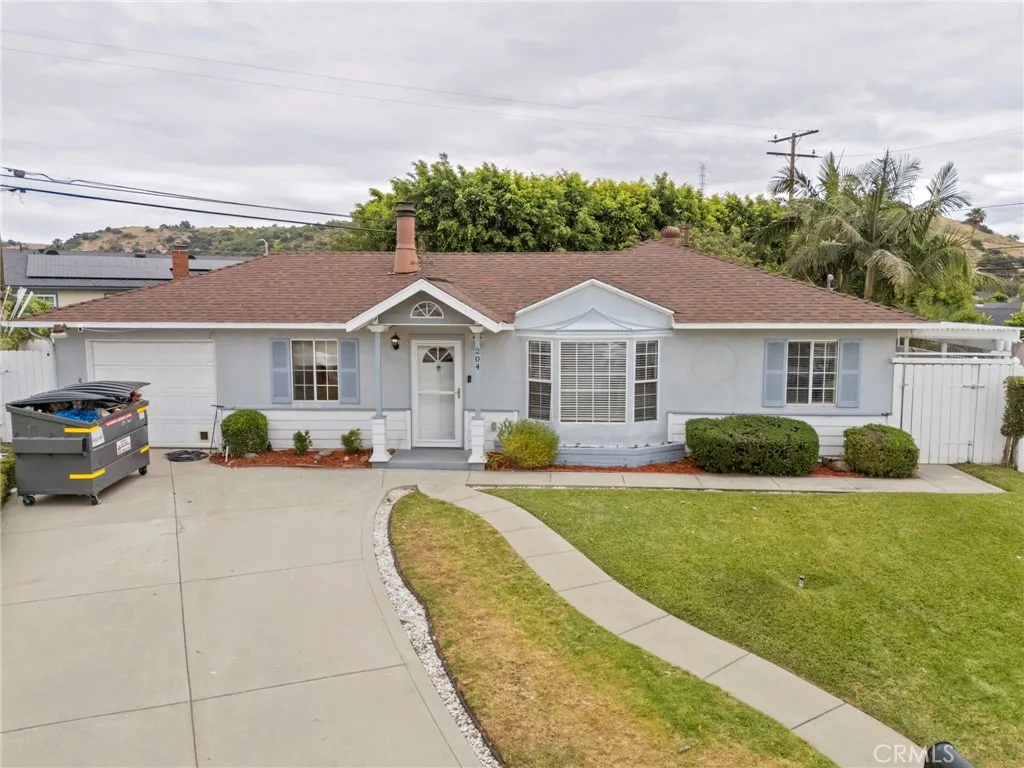 204 W Linfield St, Glendora, CA 91740