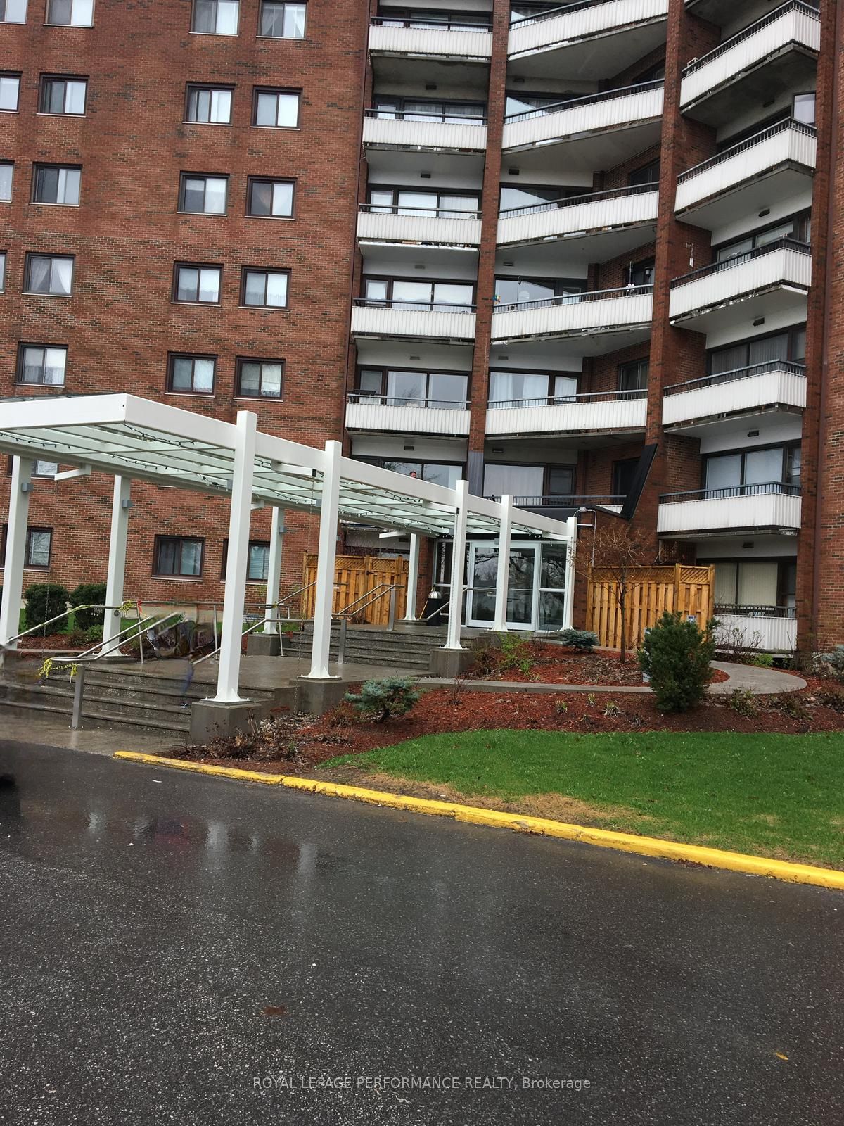 1113-20 Chesterton Drive, Ottawa, ON, K2E 6Z7