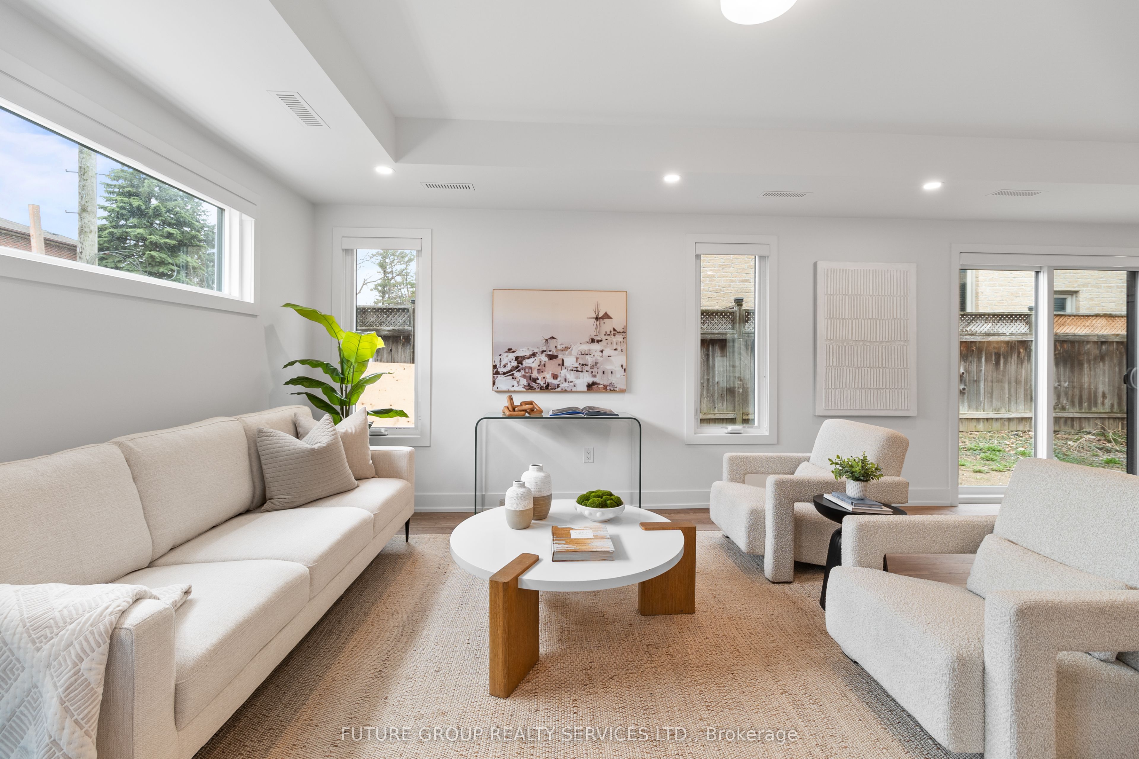 Additional image 3 of Unit 5-34 Poplar Avenue, Toronto, ON, M9B 3R4