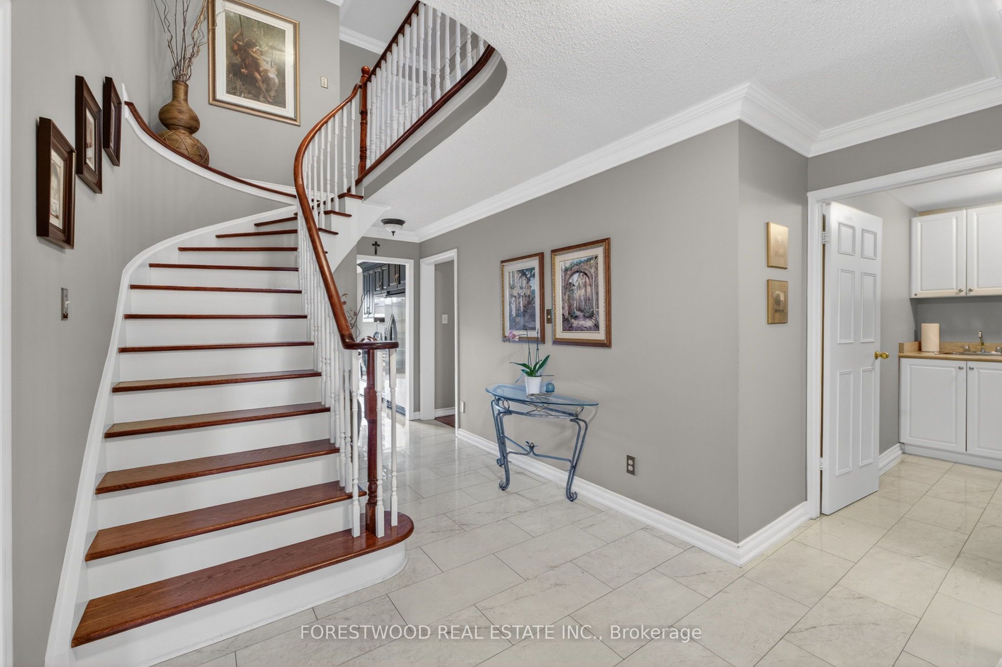Additional image 2 of 566 Huntington Ridge Drive, Mississauga, ON, L5R 2X7
