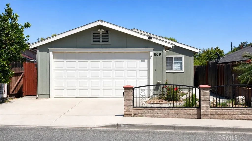609 N 12th St, Santa Paula, CA 93060