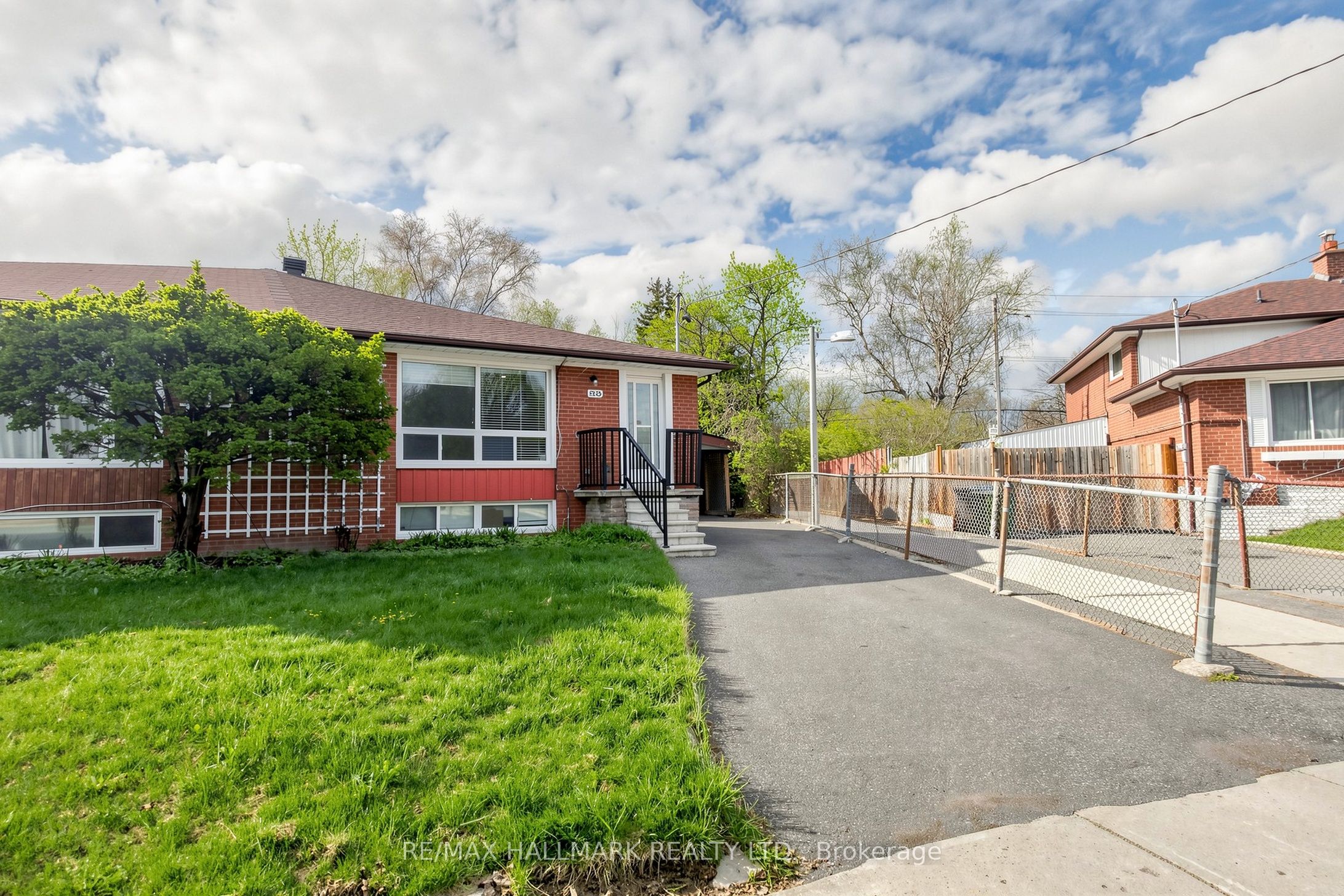 25 Beethoven Court, Toronto, ON, M2H 1W1