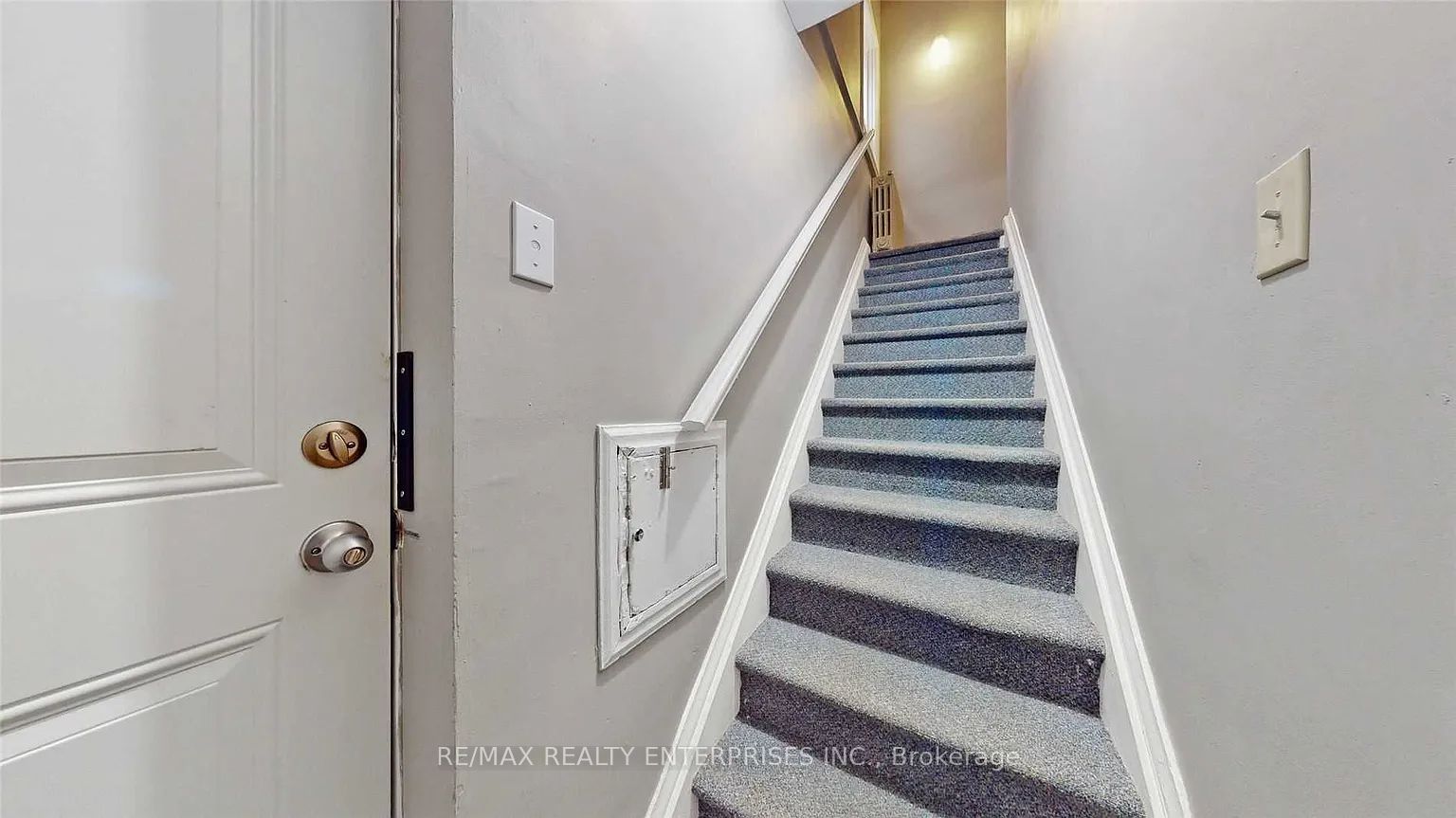 Additional image 4 of A-255 Lakeshore Road E, Mississauga, ON, L5G 1G8