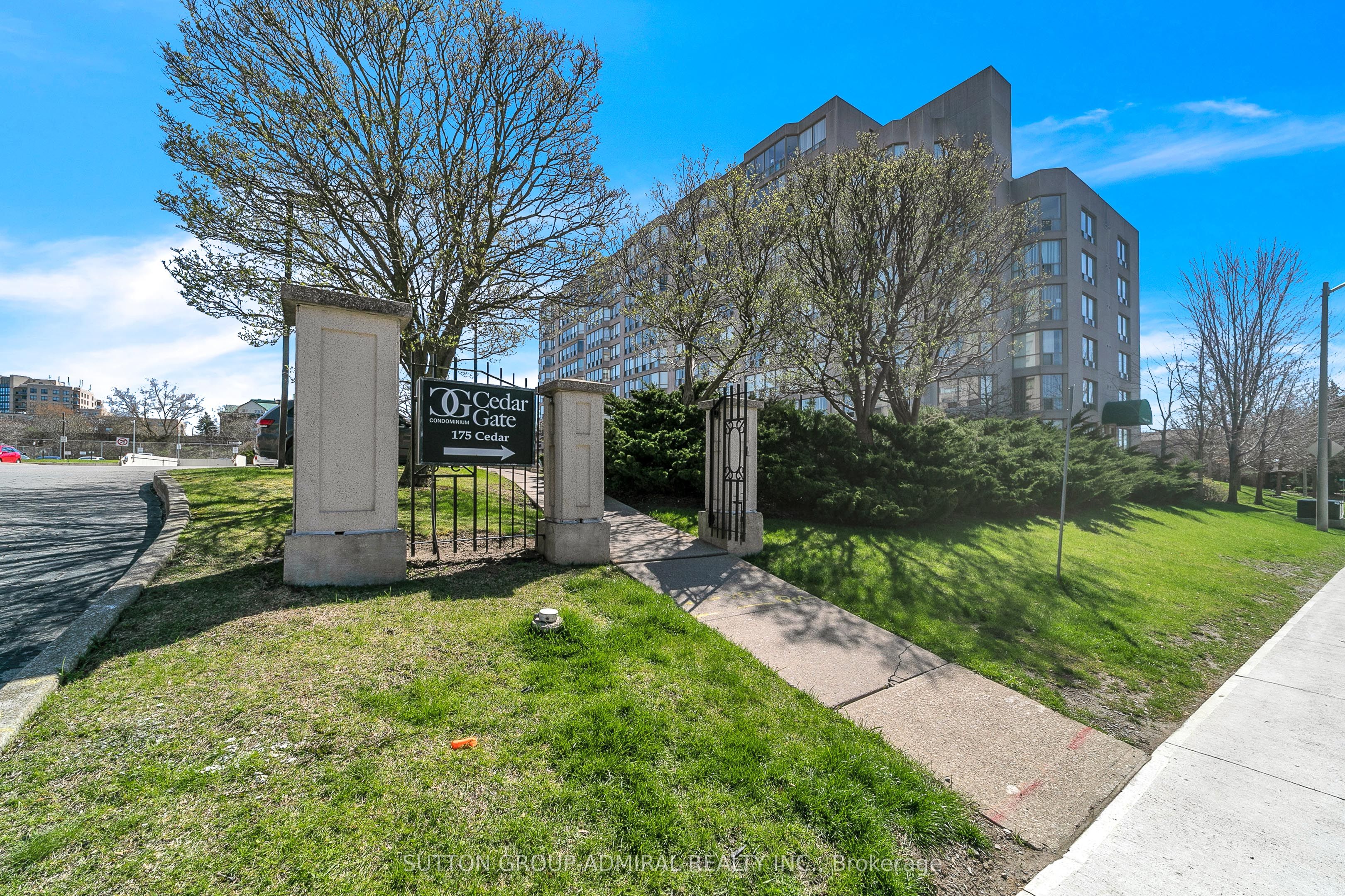 812-175 Cedar Avenue, Richmond Hill, ON, L4C 9V3