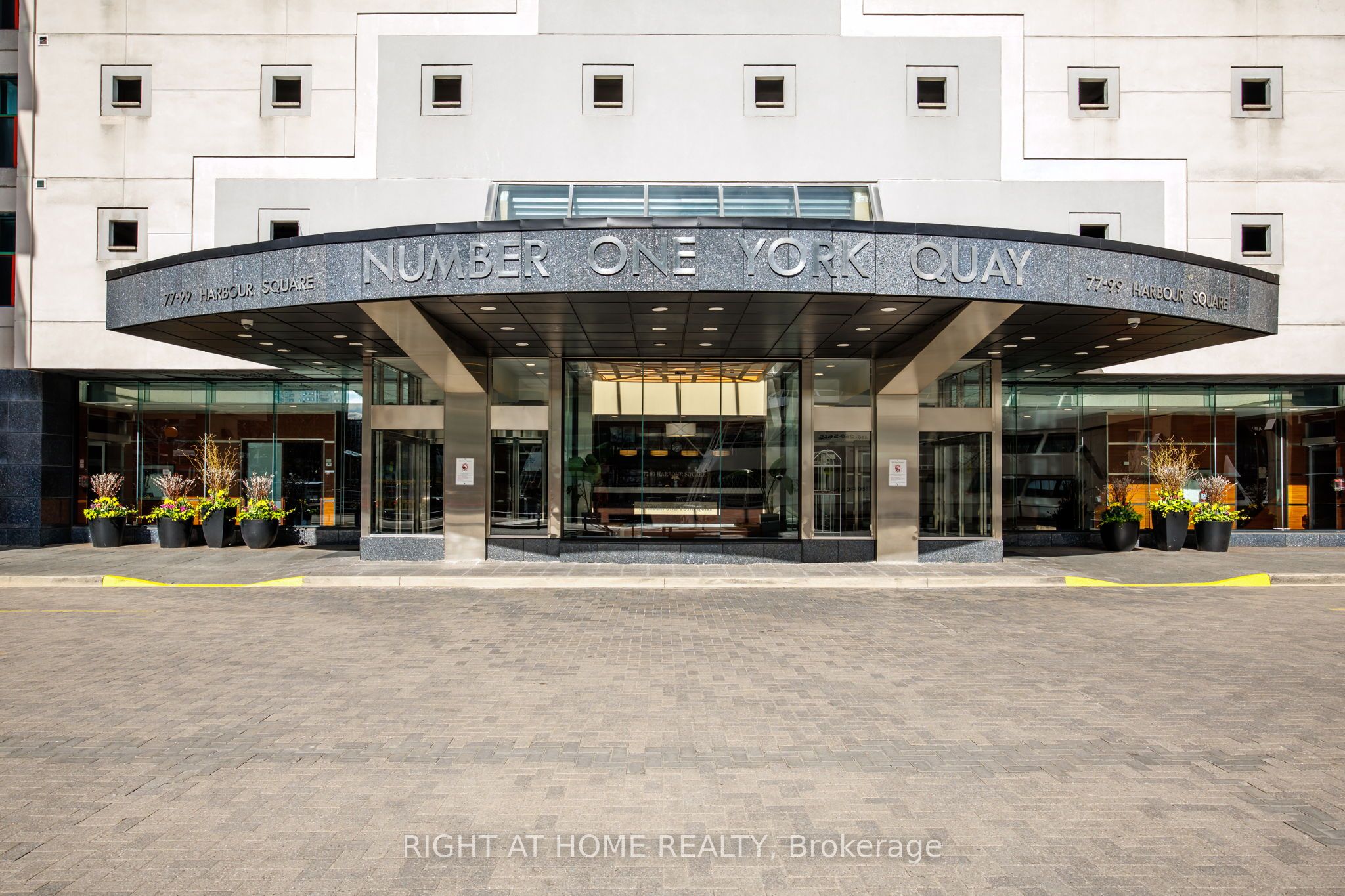 2306-77 Harbour Square, Toronto, ON, M5J 2S2 photo 3