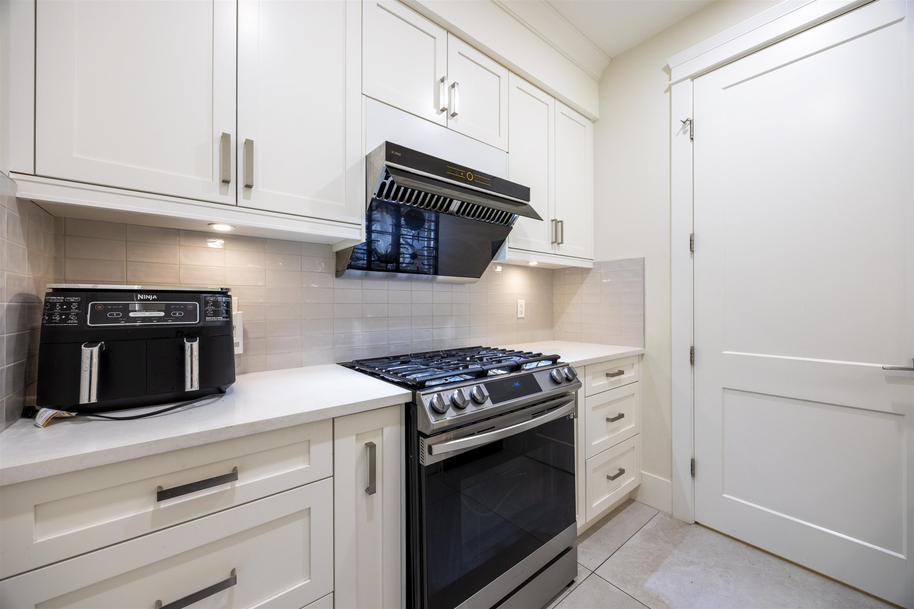 Additional image 4 of 1245 Kent Street, White Rock, BC, V4B 4T6