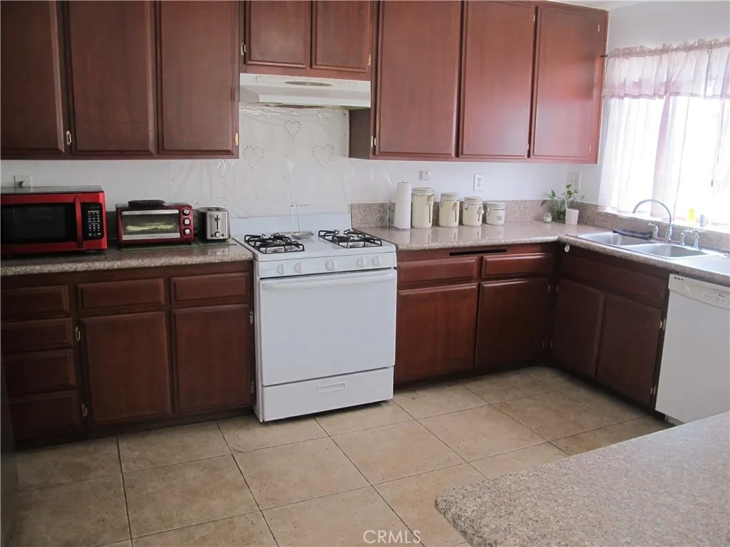 Additional image 27 of 668 N Quince Ave, Rialto, CA 92376