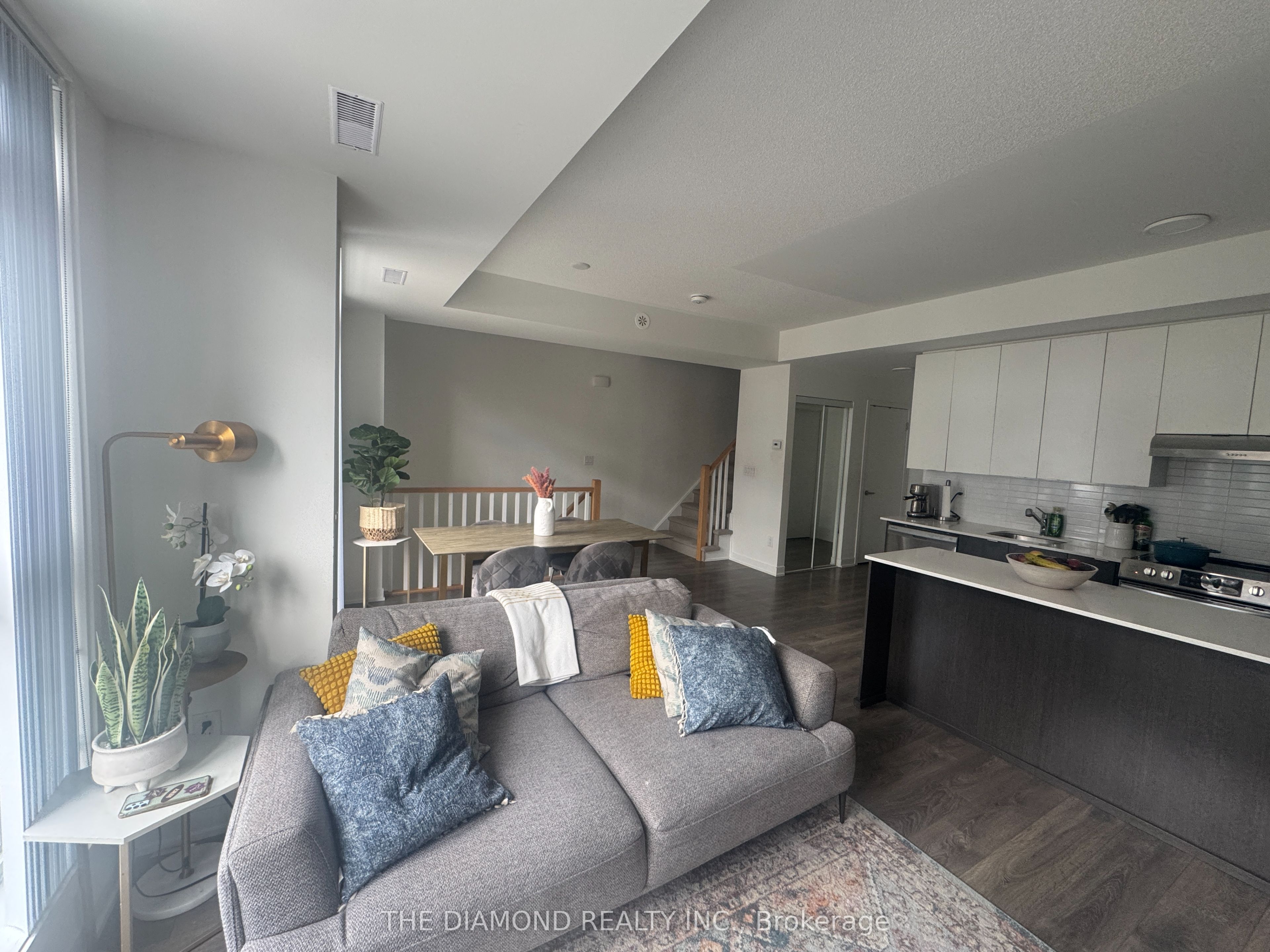 Additional image 3 of 205-100 Canon Jackson Drive, Toronto, ON, M6M 0C1
