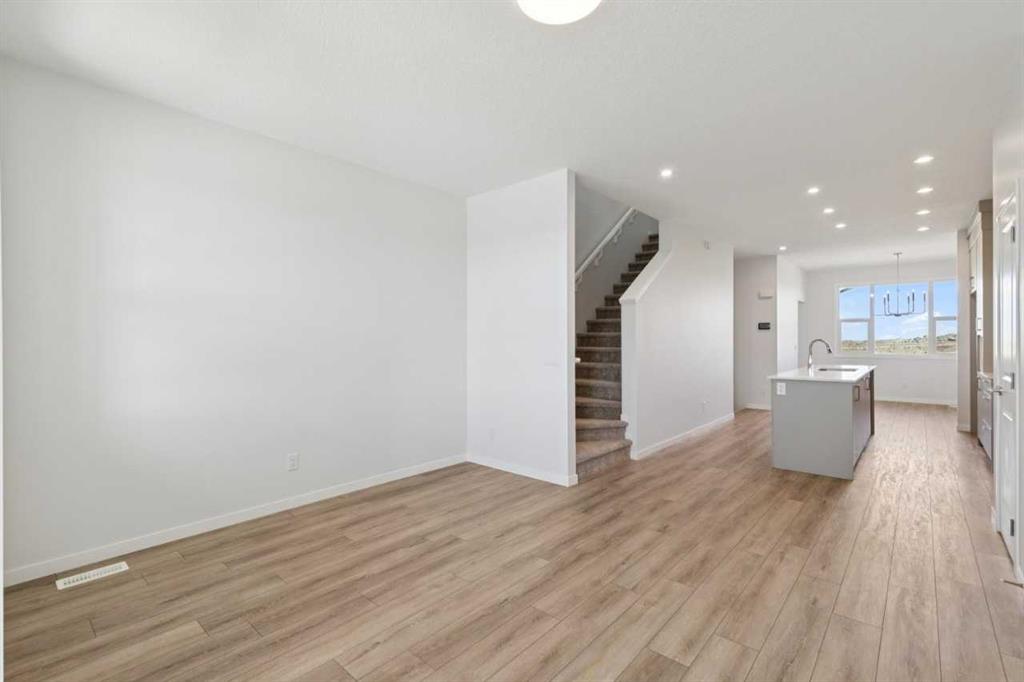 Additional image 4 of 74 Lucas Heath NW, Calgary, AB, T3P 2Y2