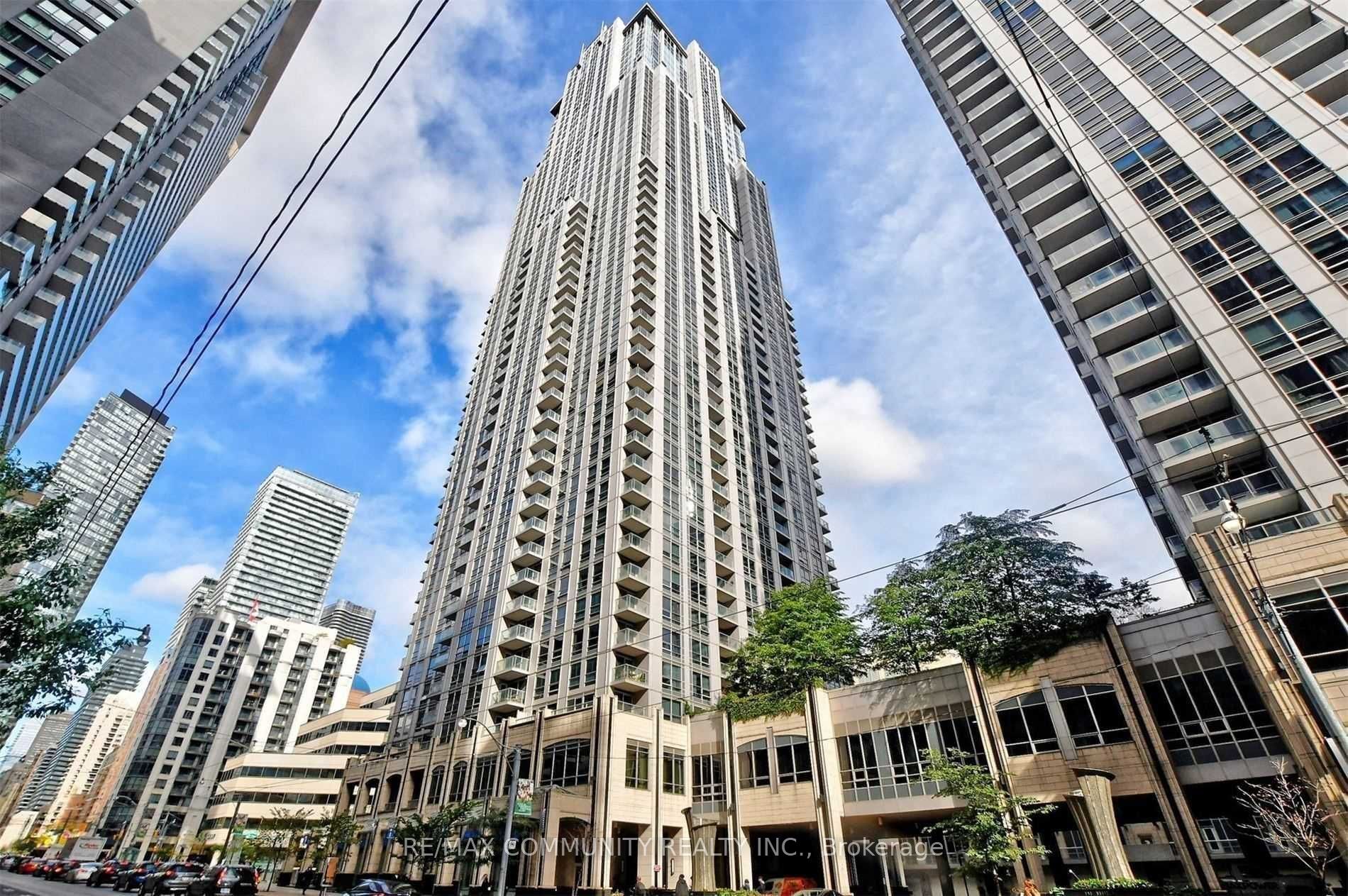202-763 Bay Street, Toronto, ON, M5G 2R3