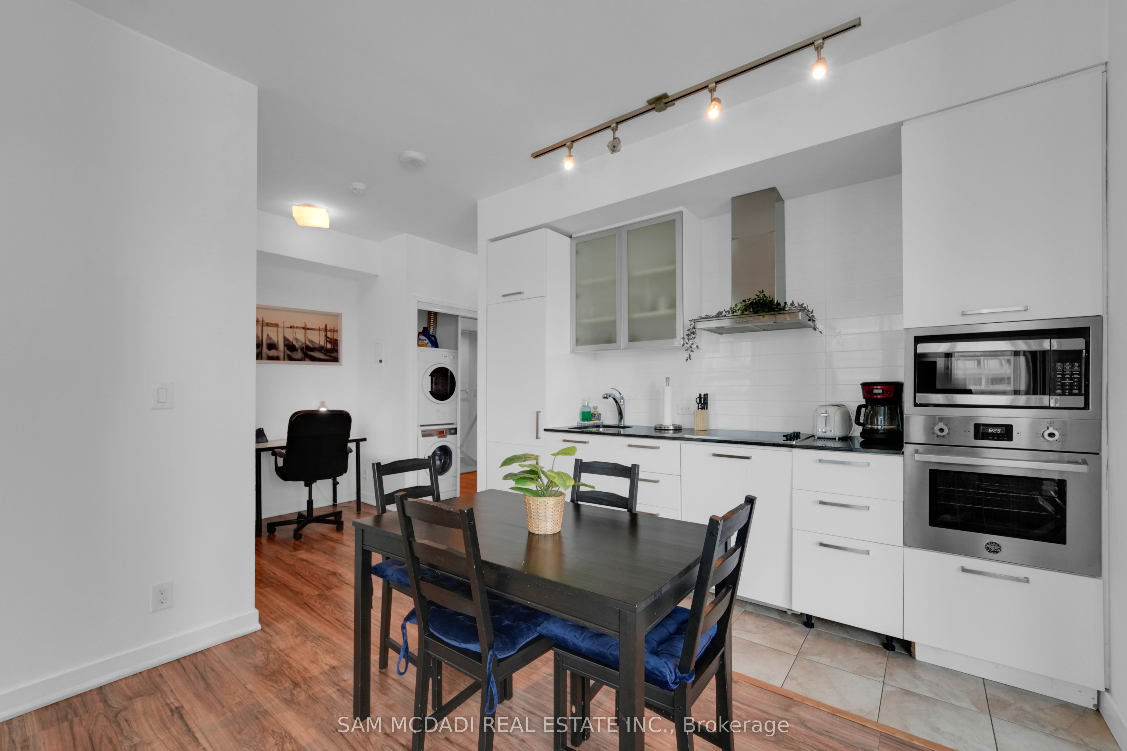 Additional image 3 of 2307-12 York Street, Toronto, ON, M5J 0A9