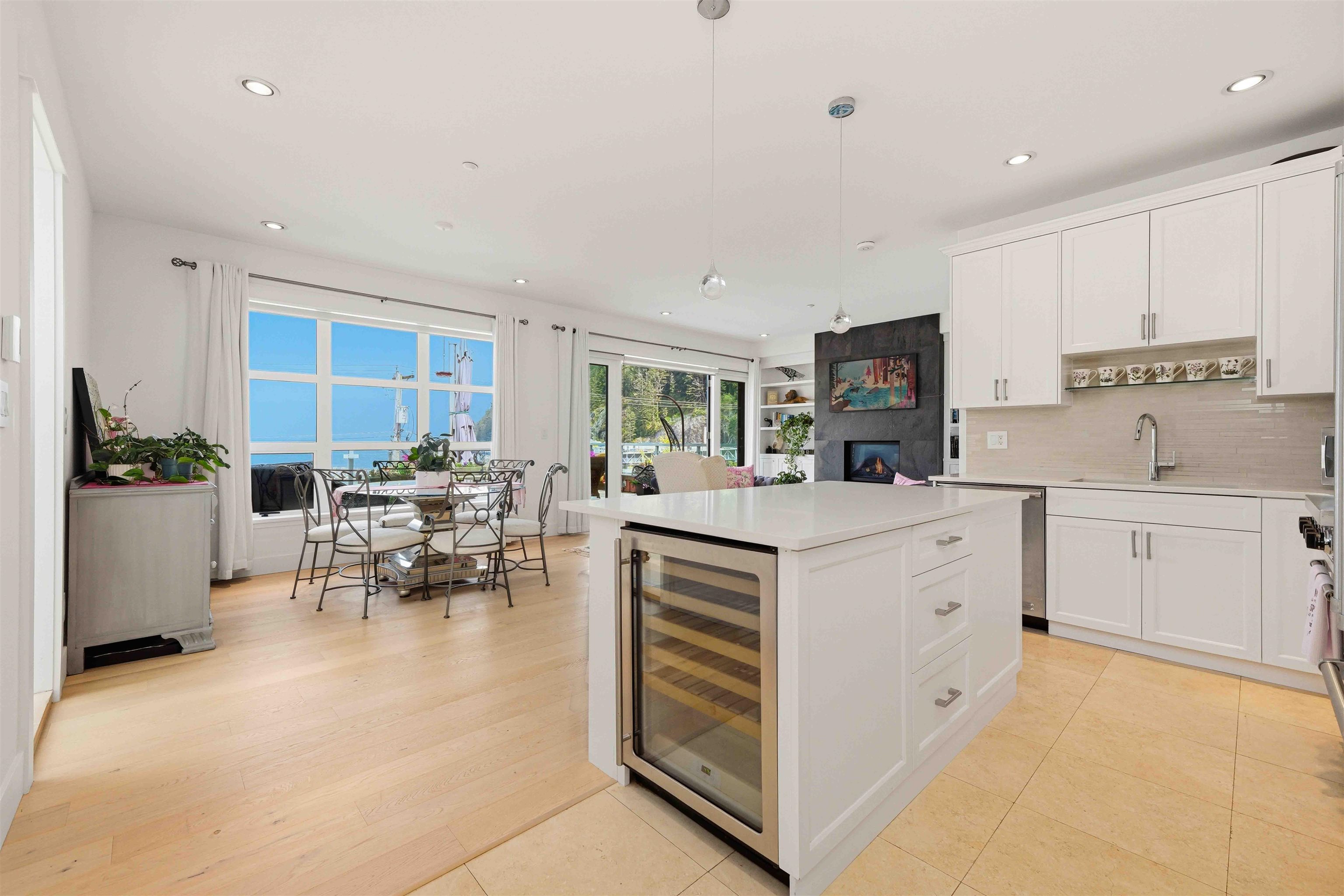 Additional image 4 of PH 1-6688 Royal Avenue, West Vancouver, BC, V7W 2B9
