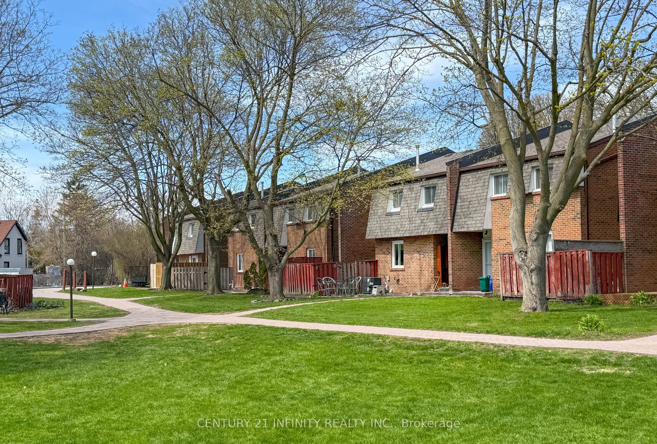 Additional image 2 of 33-101 Dovedale Drive, Whitby, ON, L1N 1Z7