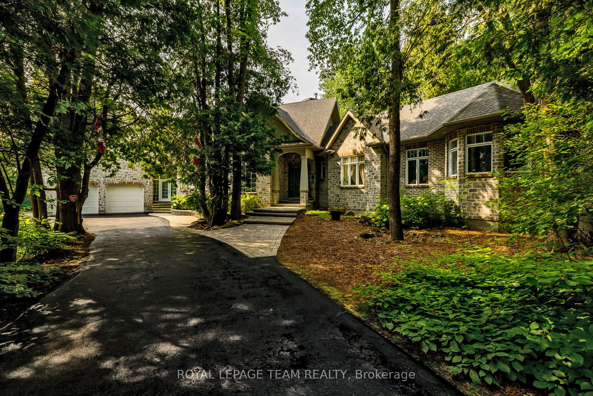 6196 Deermeadow Drive, Ottawa, ON, K4P 1M9