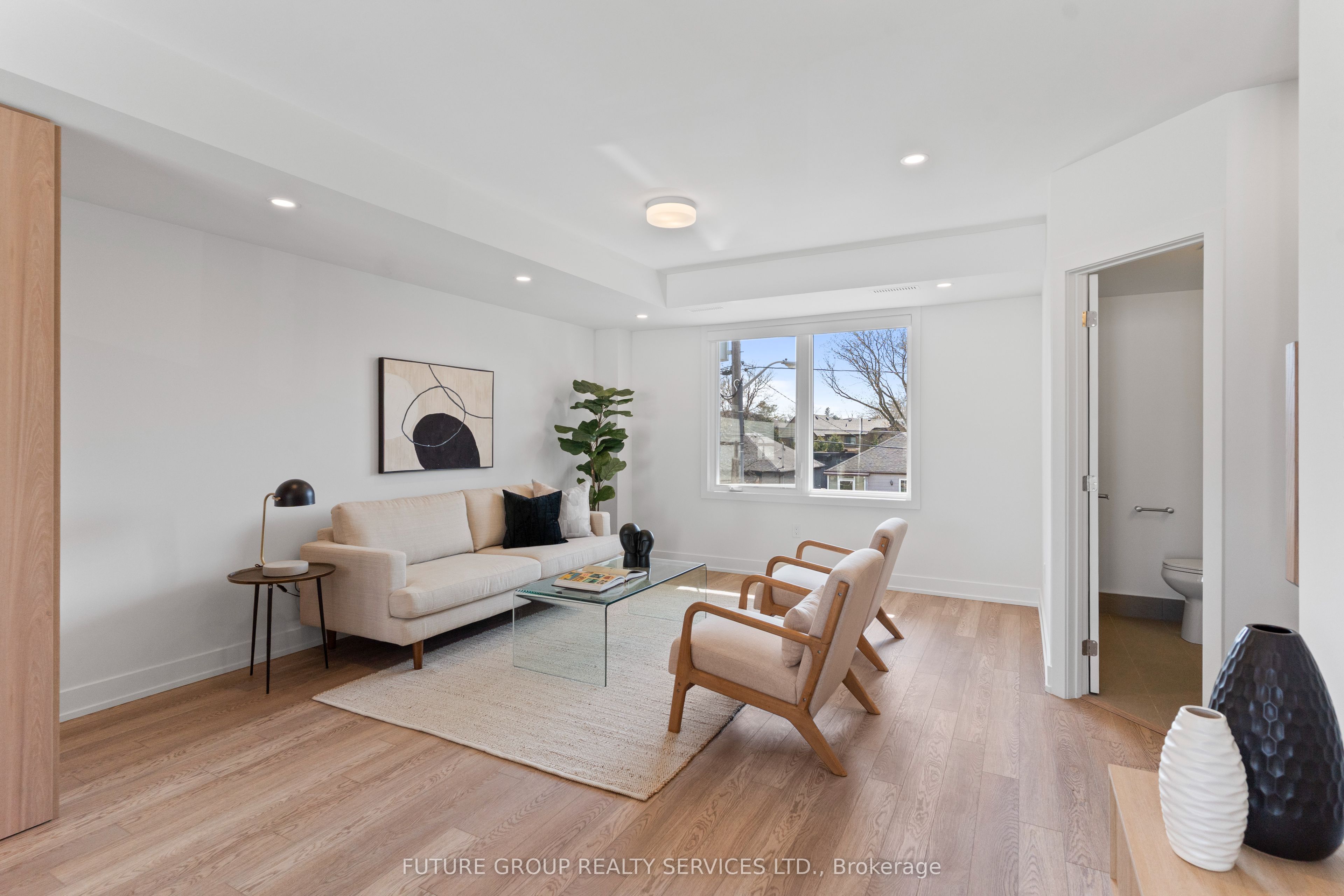 Additional image 3 of Unit 4-15 Acorn Avenue, Toronto, ON, M9B 3P7