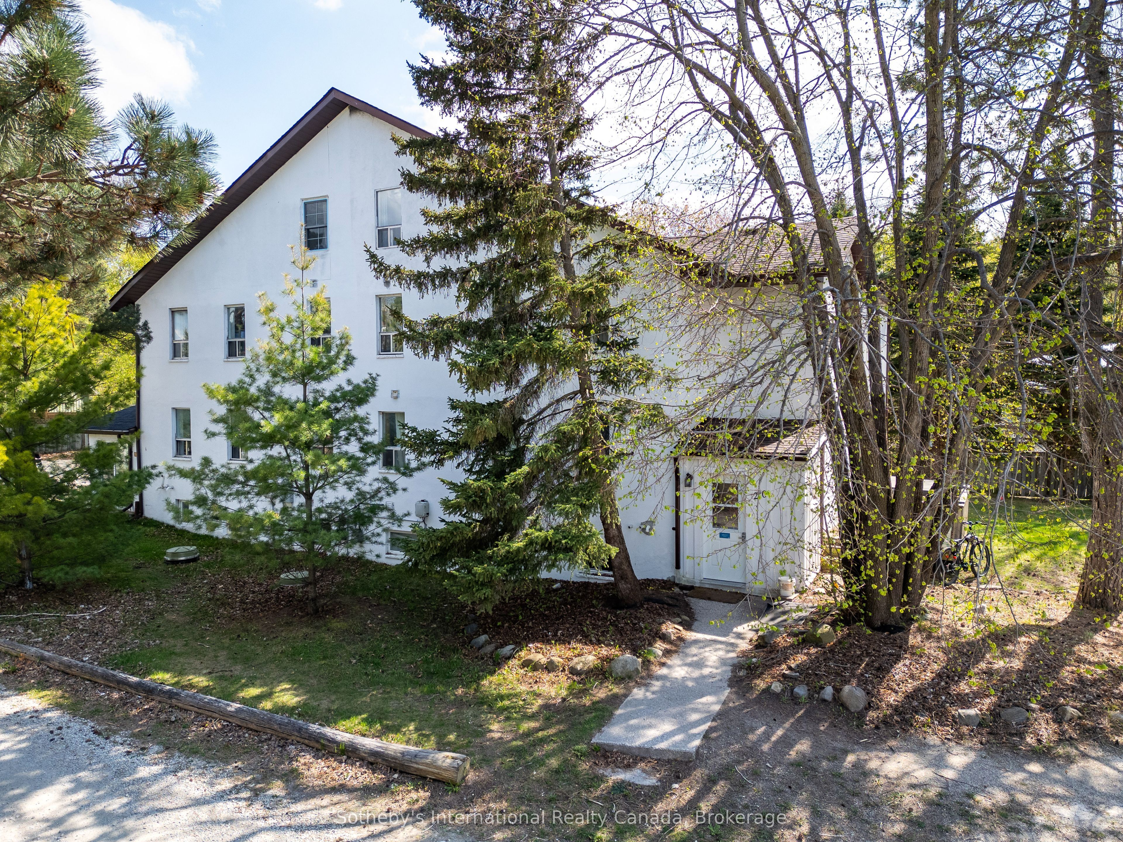 210 Arlberg Crescent, Blue Mountains, ON, L9Y 0M1