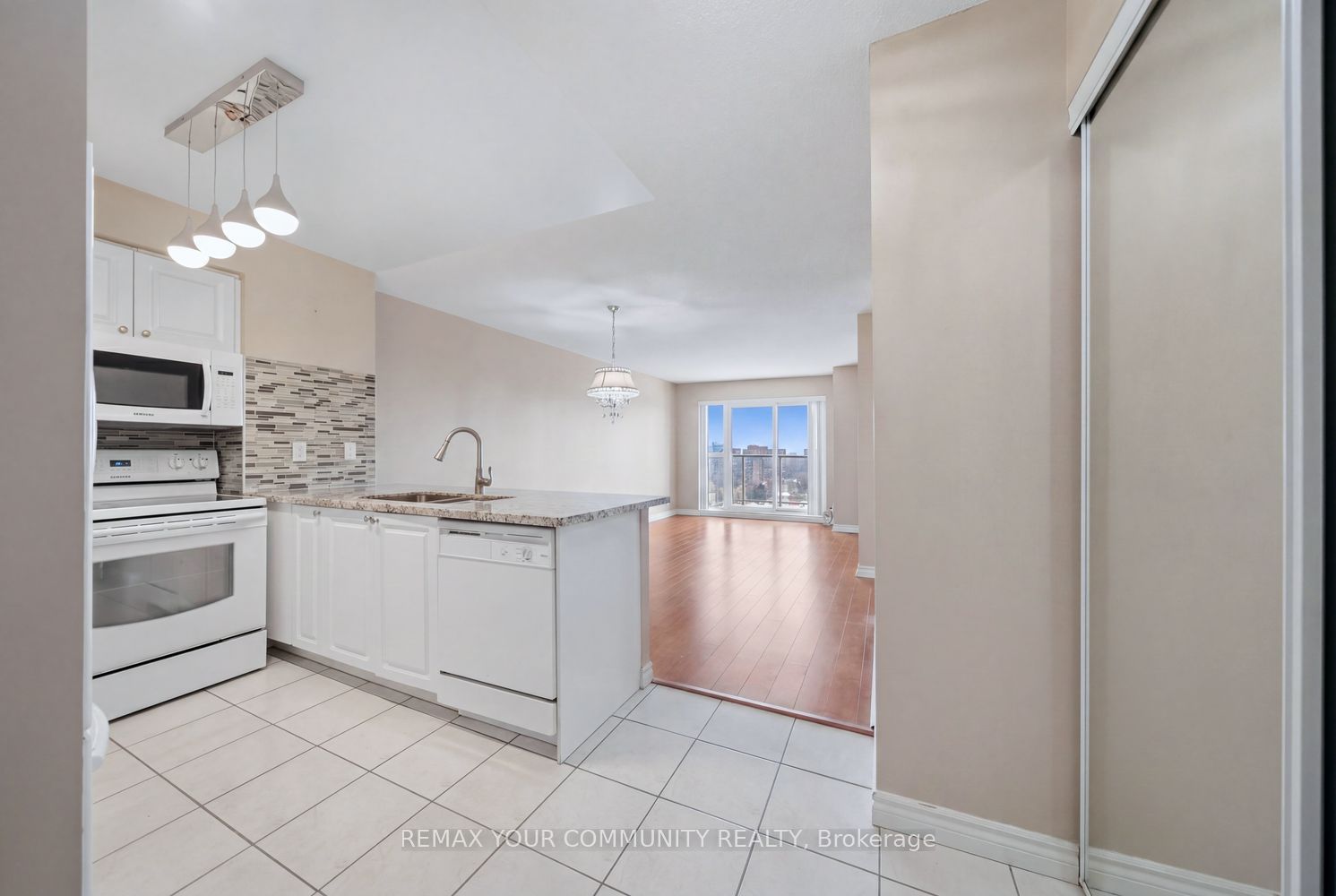 Additional image 5 of 1116-25 Kingsbridge Garden Circle, Mississauga, ON, L5R 4B1