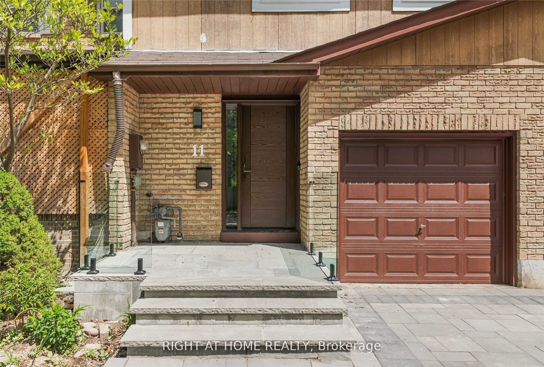 11 Michael Drive E, Richmond Hill, ON, L4C 5W6 photo 2