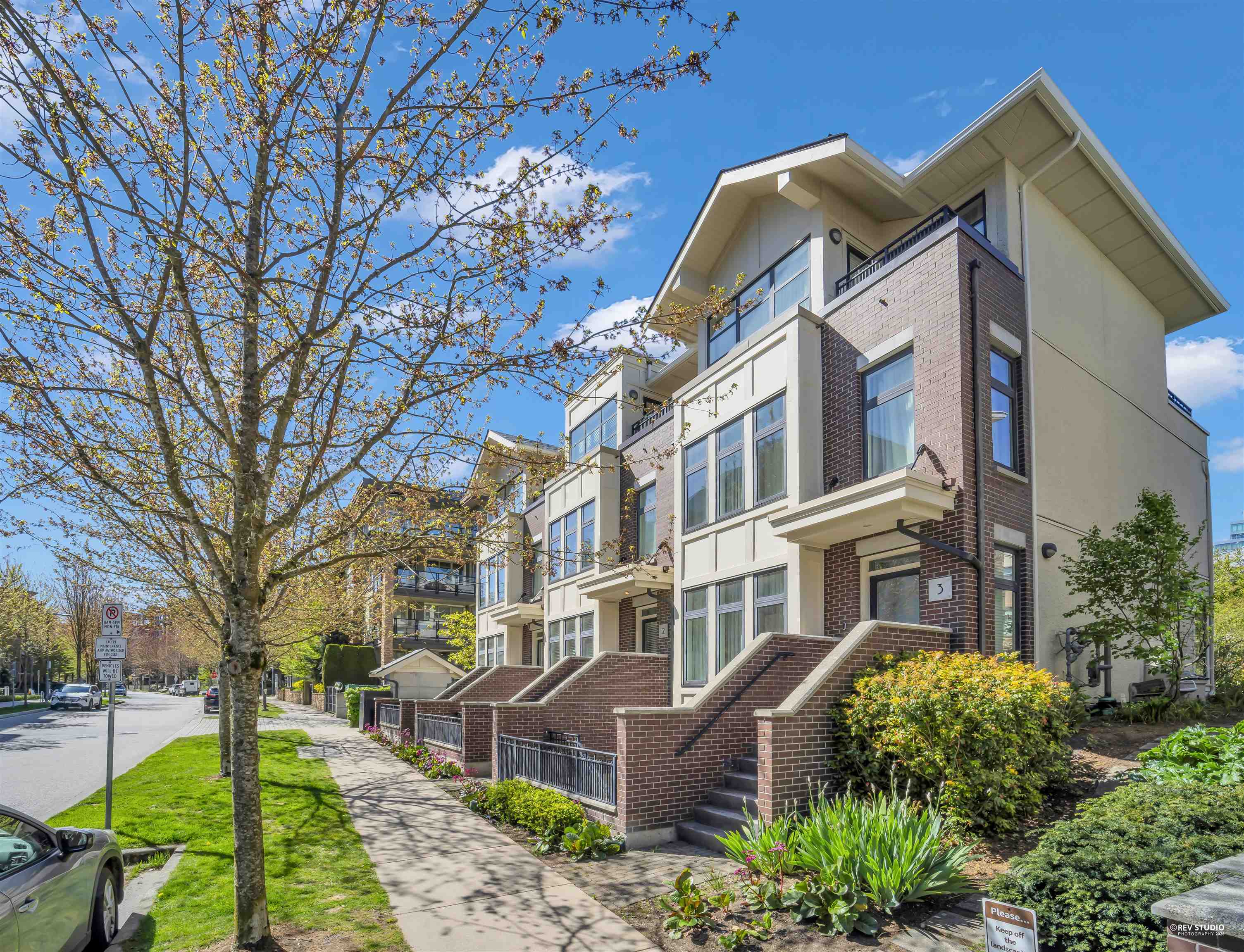 2-5879 Gray Avenue, Vancouver, BC, V6S 0A9
