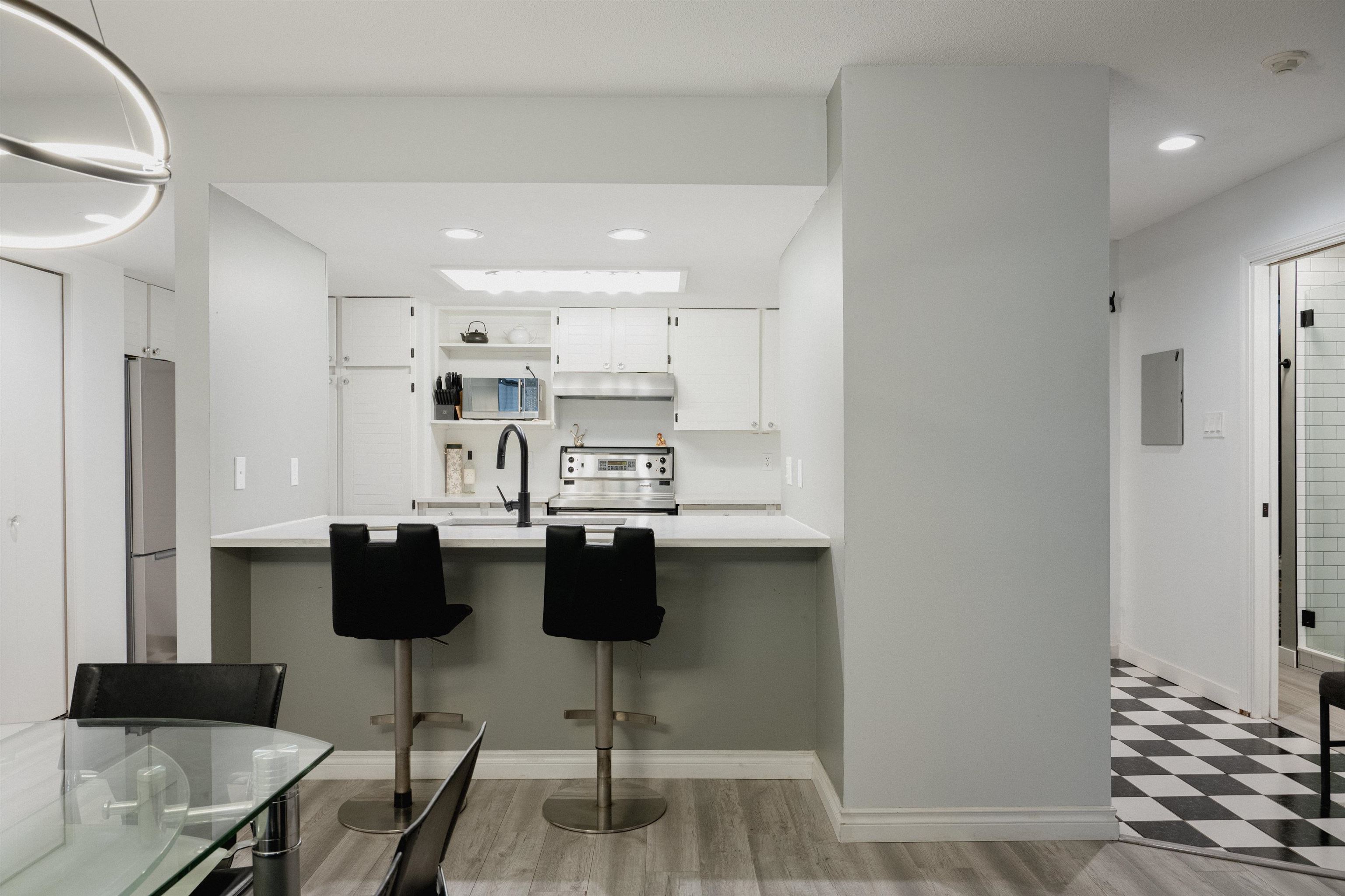 Additional image 4 of 102-15025 Victoria Avenue, White Rock, BC, V4B 1G2