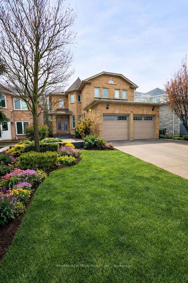 100 Larratt Lane, Richmond Hill, ON, L4C 0E3