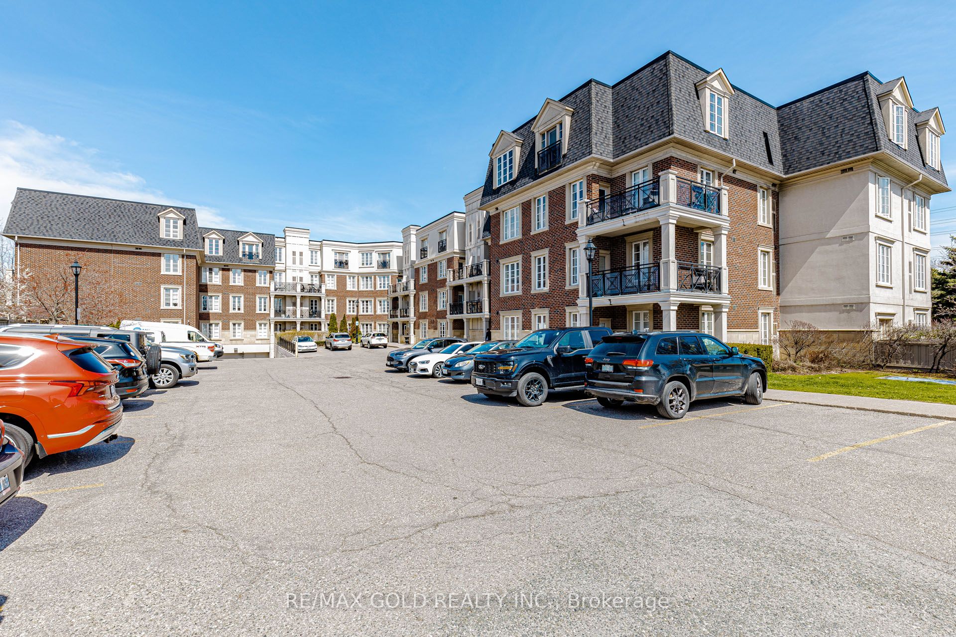 223-3351 Cawthra Road, Mississauga, ON, L5A 4N5