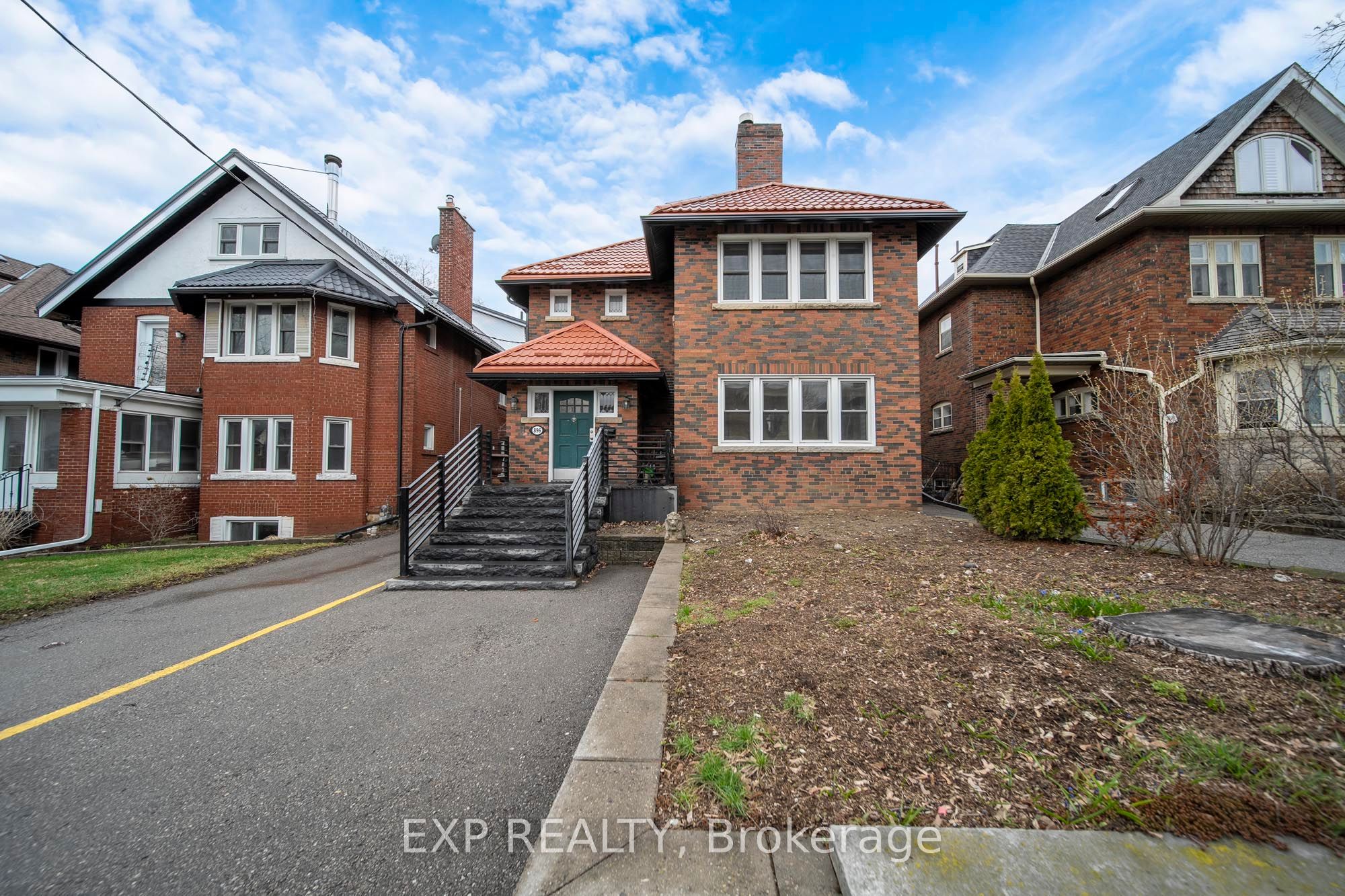 Third Floor-896 Avenue Road, Toronto, ON, M5P 2K6