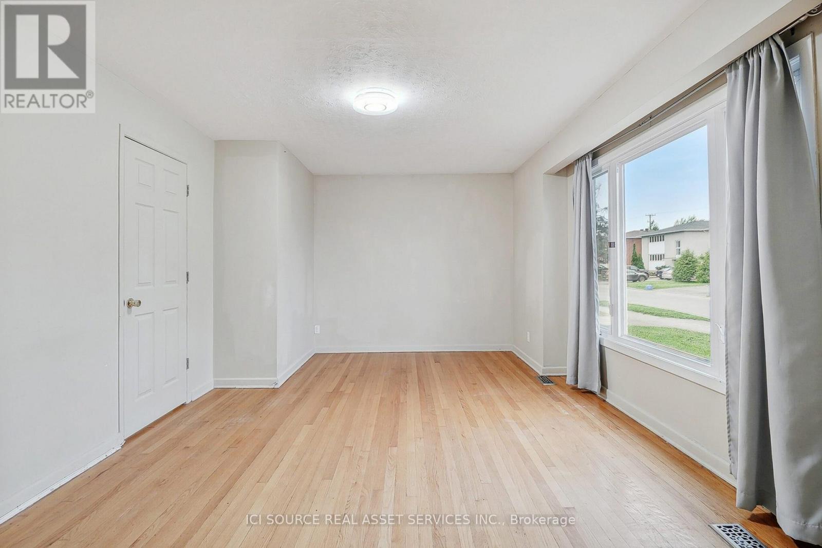 Additional image 2 of 1391 Claymor Avenue, Ottawa, ON, K2C1S5