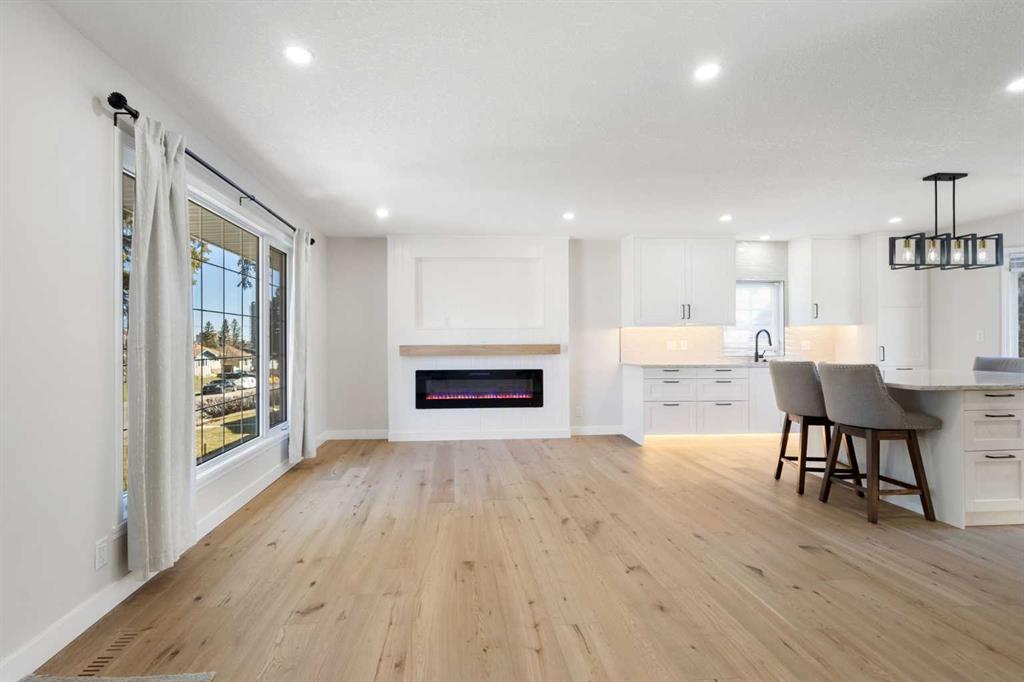 Additional image 4 of 811 Seattle Drive SW, Calgary, AB, T2W 0M9