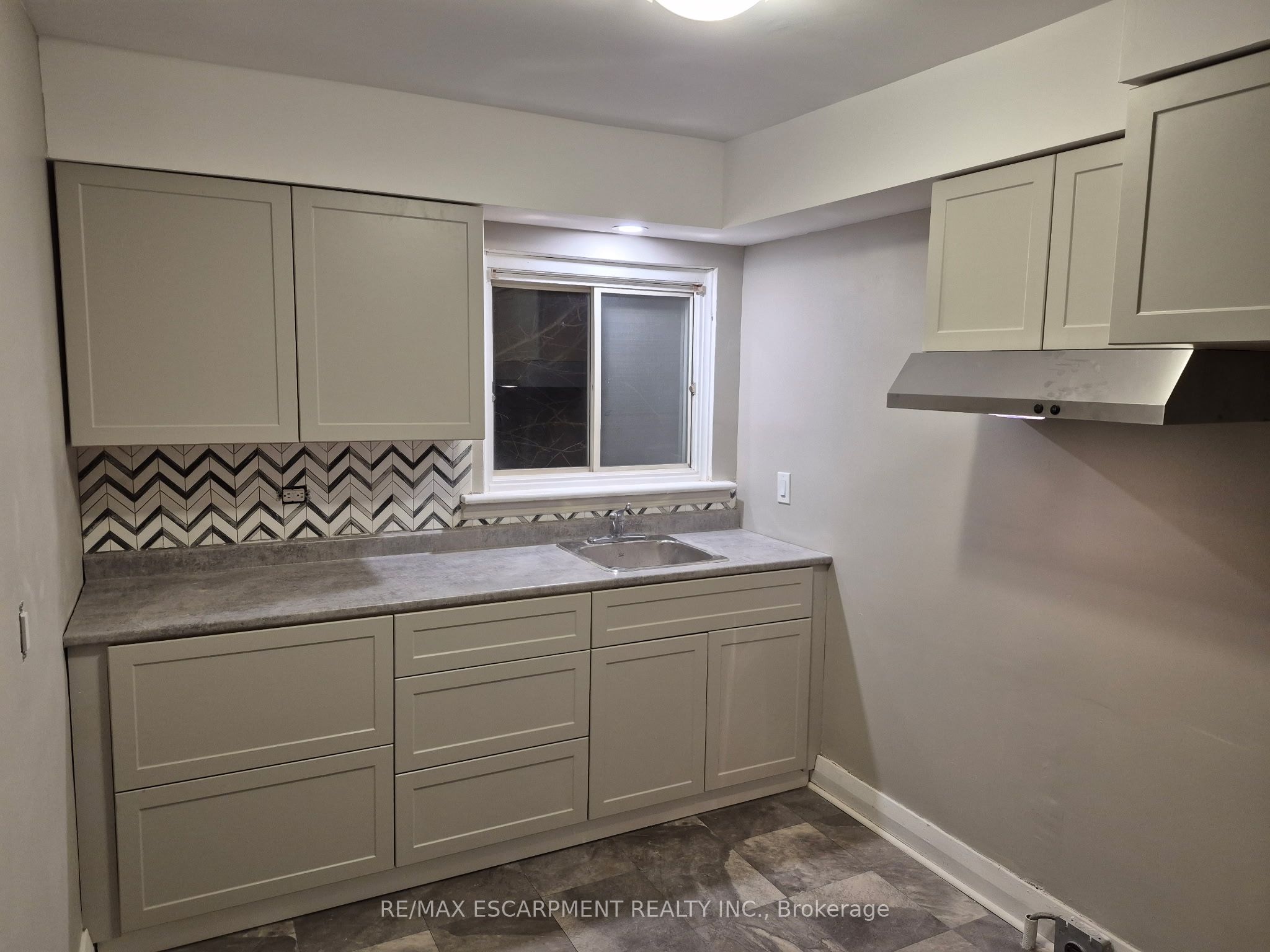 5-5473 Ontario Avenue, Niagara Falls, ON, L2E 3S4