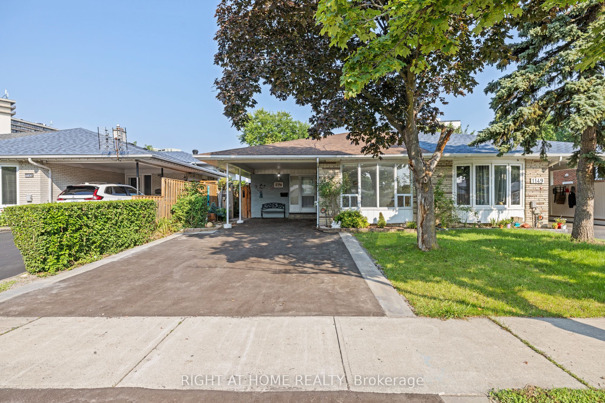 1147 Saturnia Crescent, Mississauga, ON, L4Y 2M2