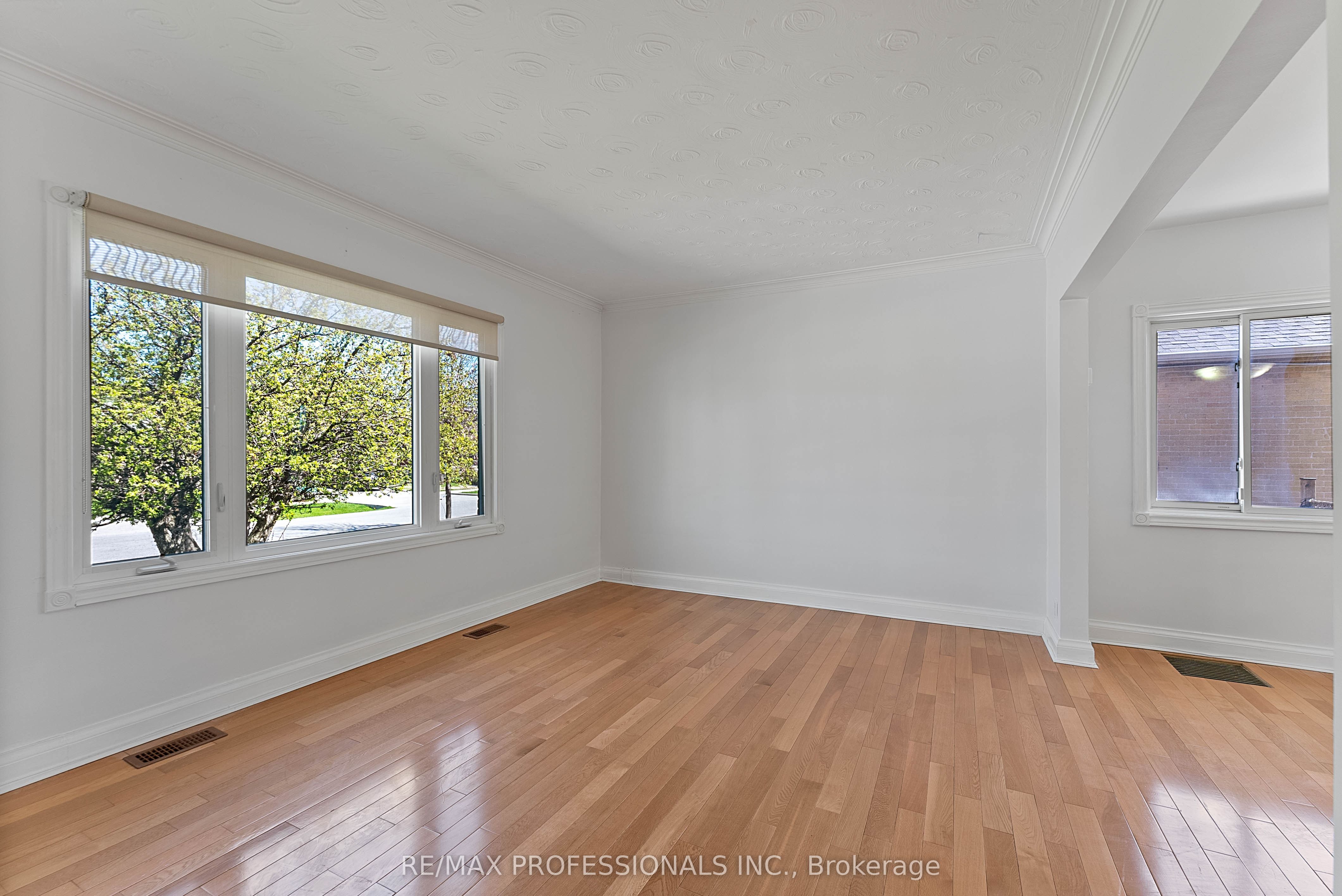 Additional image 4 of 46 Stock Avenue, Toronto, ON, M8Z 5C6