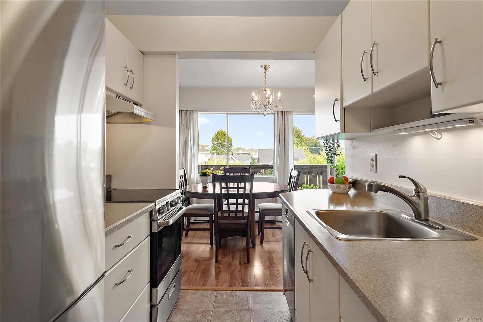Additional image 4 of 324-964 Heywood Avenue, Victoria, BC, V8V 2Y5