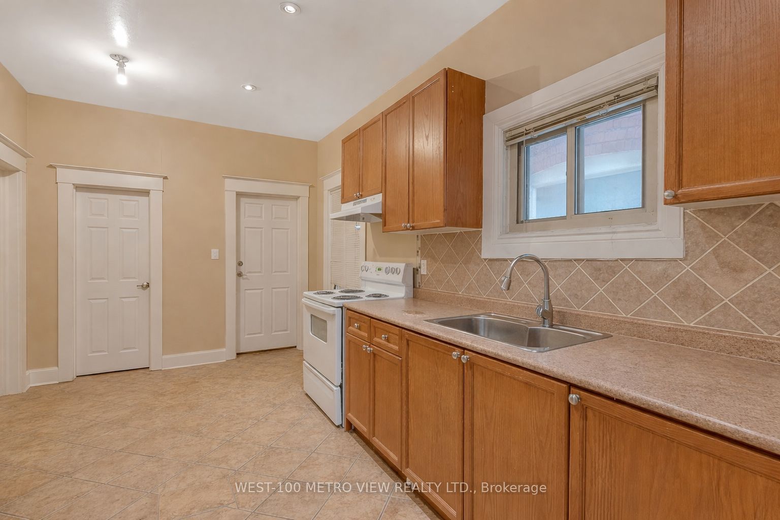 Additional image 4 of 1733 Dufferin Street, Toronto, ON, M6E 3N9