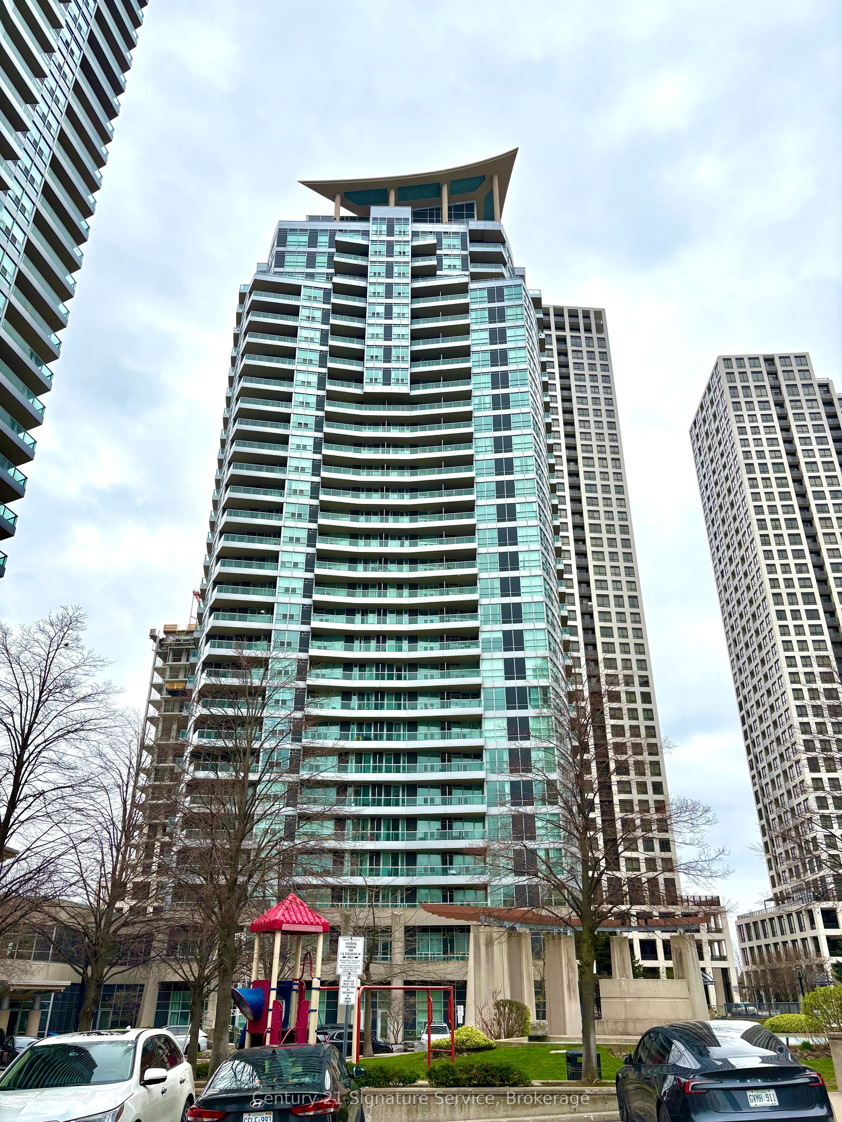 209-33 Elm Drive W, Mississauga, ON, L5B 4M2