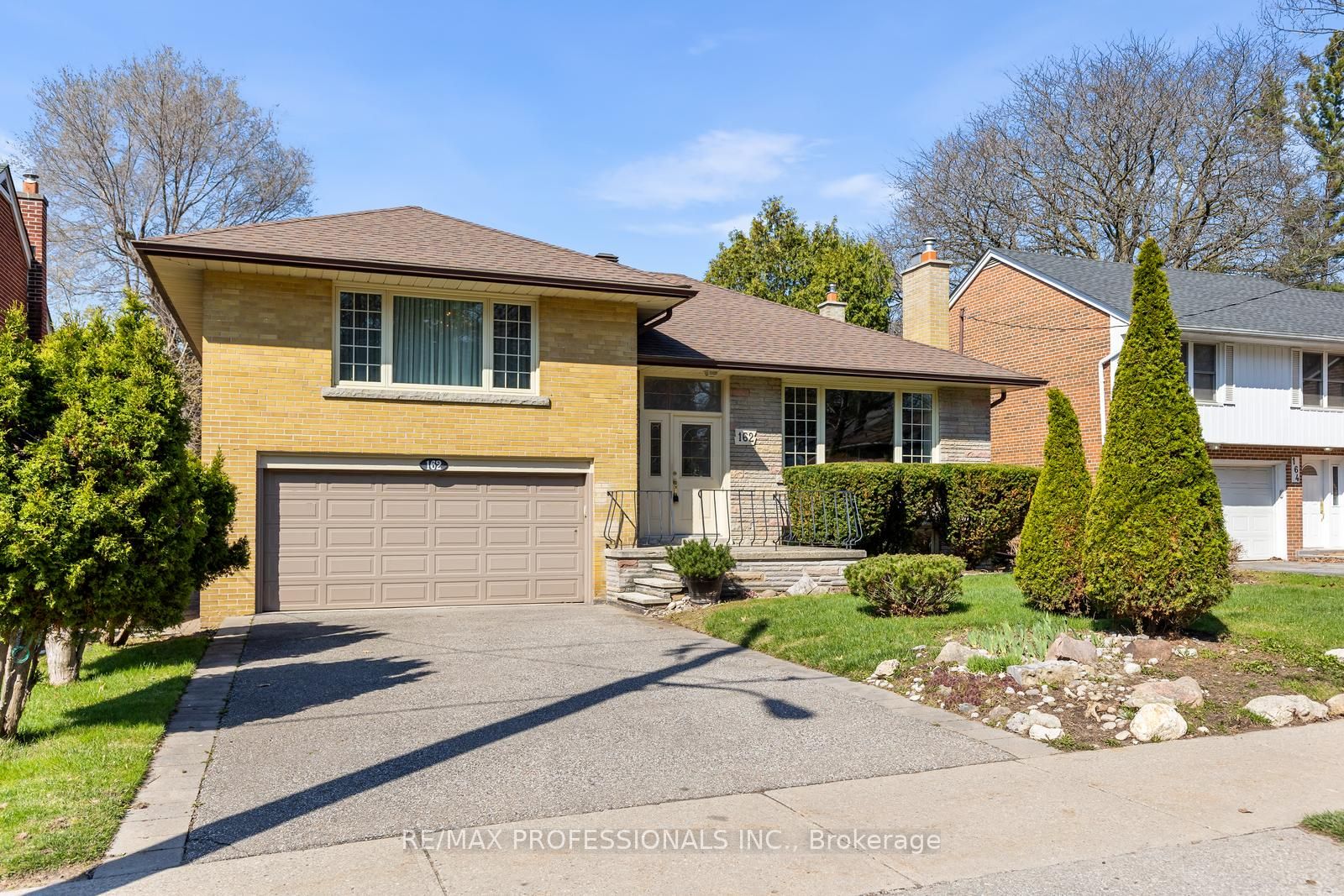 162 Lloyd Manor Road, Toronto, ON, M9B 5K3