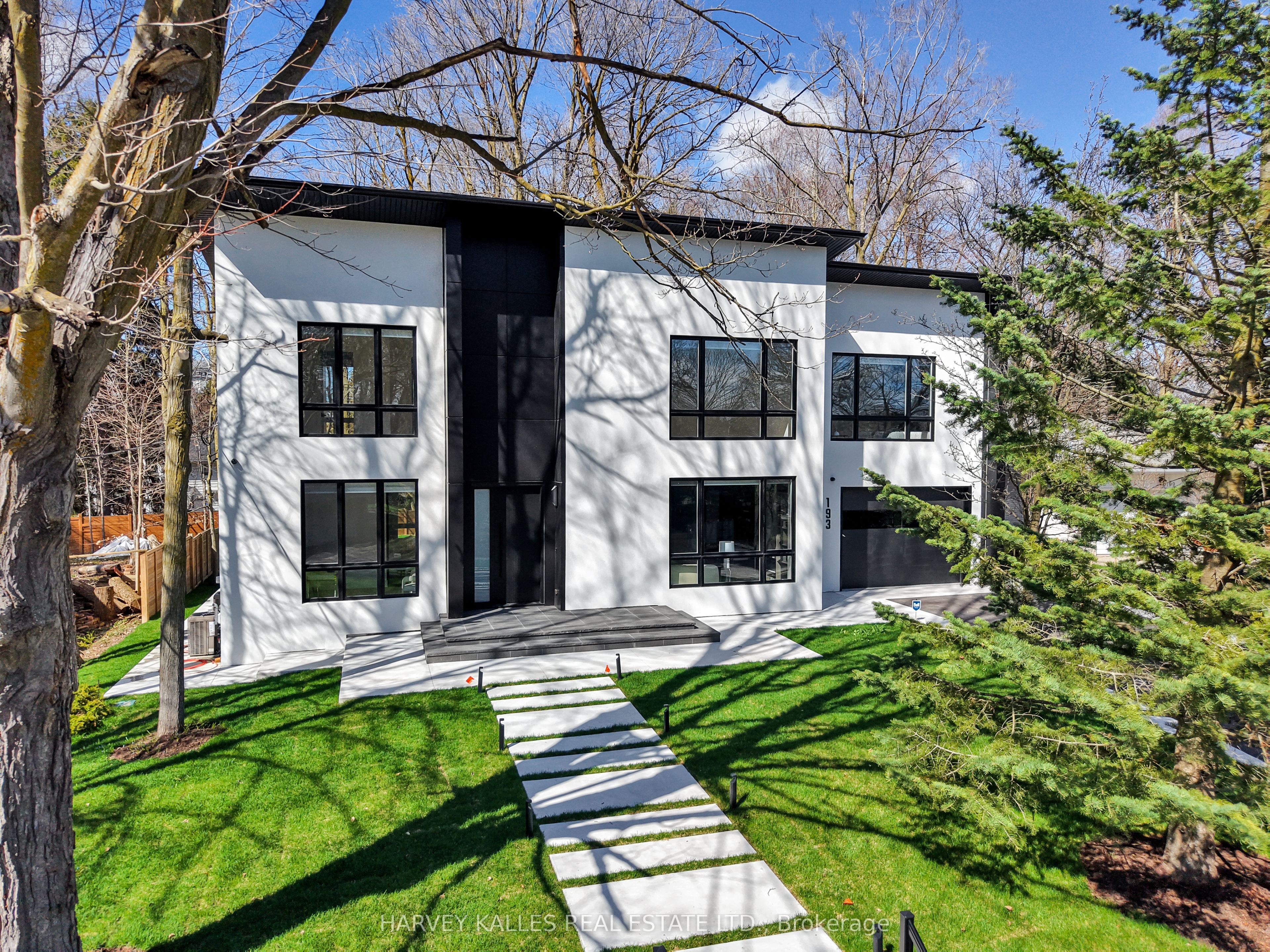 193 Beechwood Crescent, Newmarket, ON, L3Y 1W2