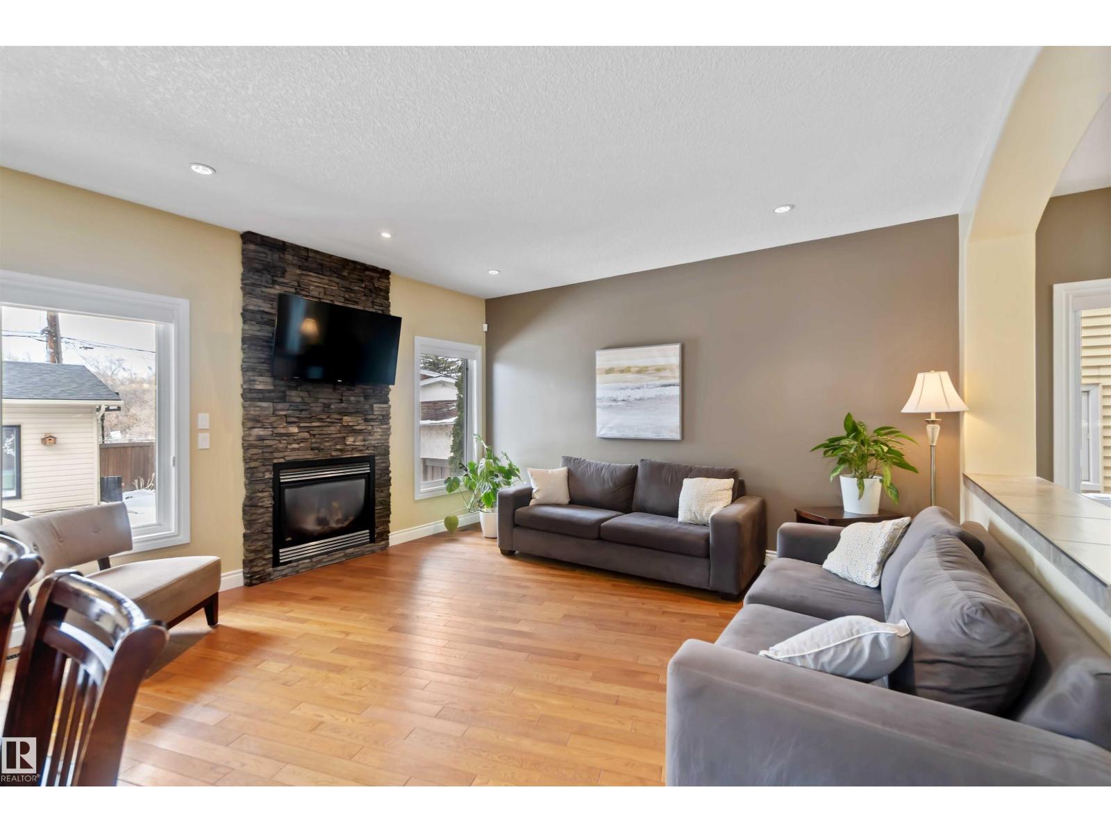Additional image 6 of 10630 82 Street NW, Edmonton, AB, T6A3N1