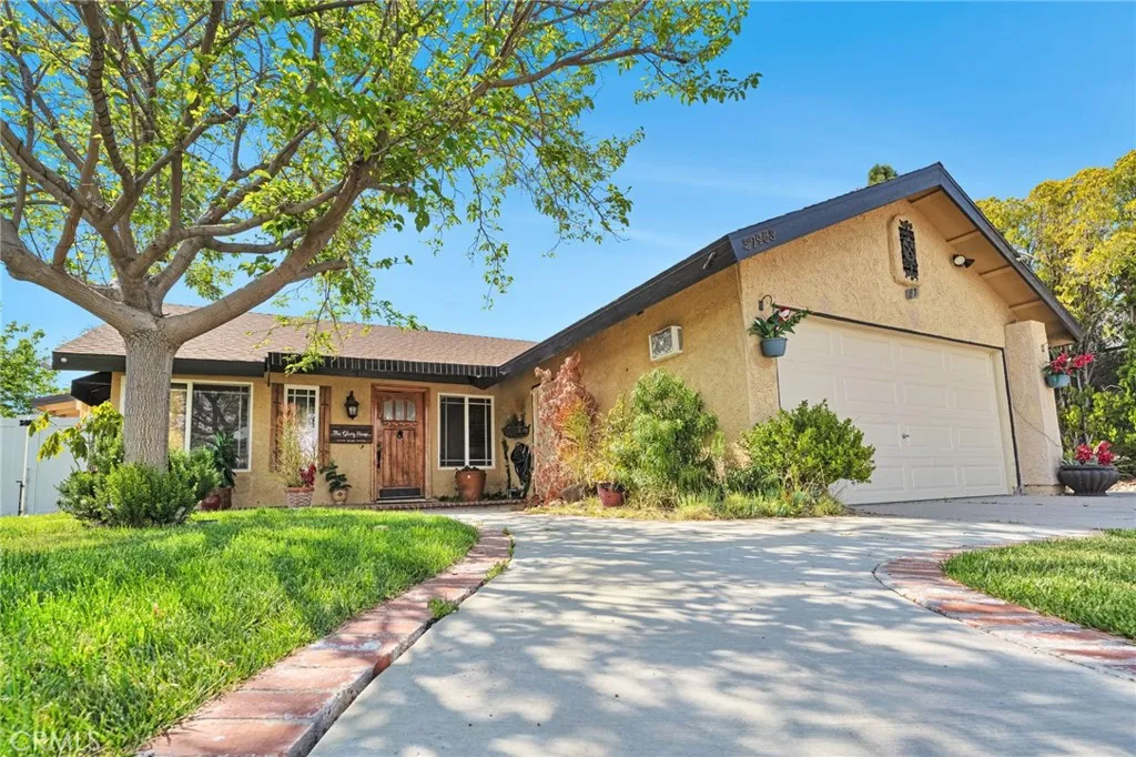 27483 Pamplico Dr, Valencia, CA 91354 photo 2