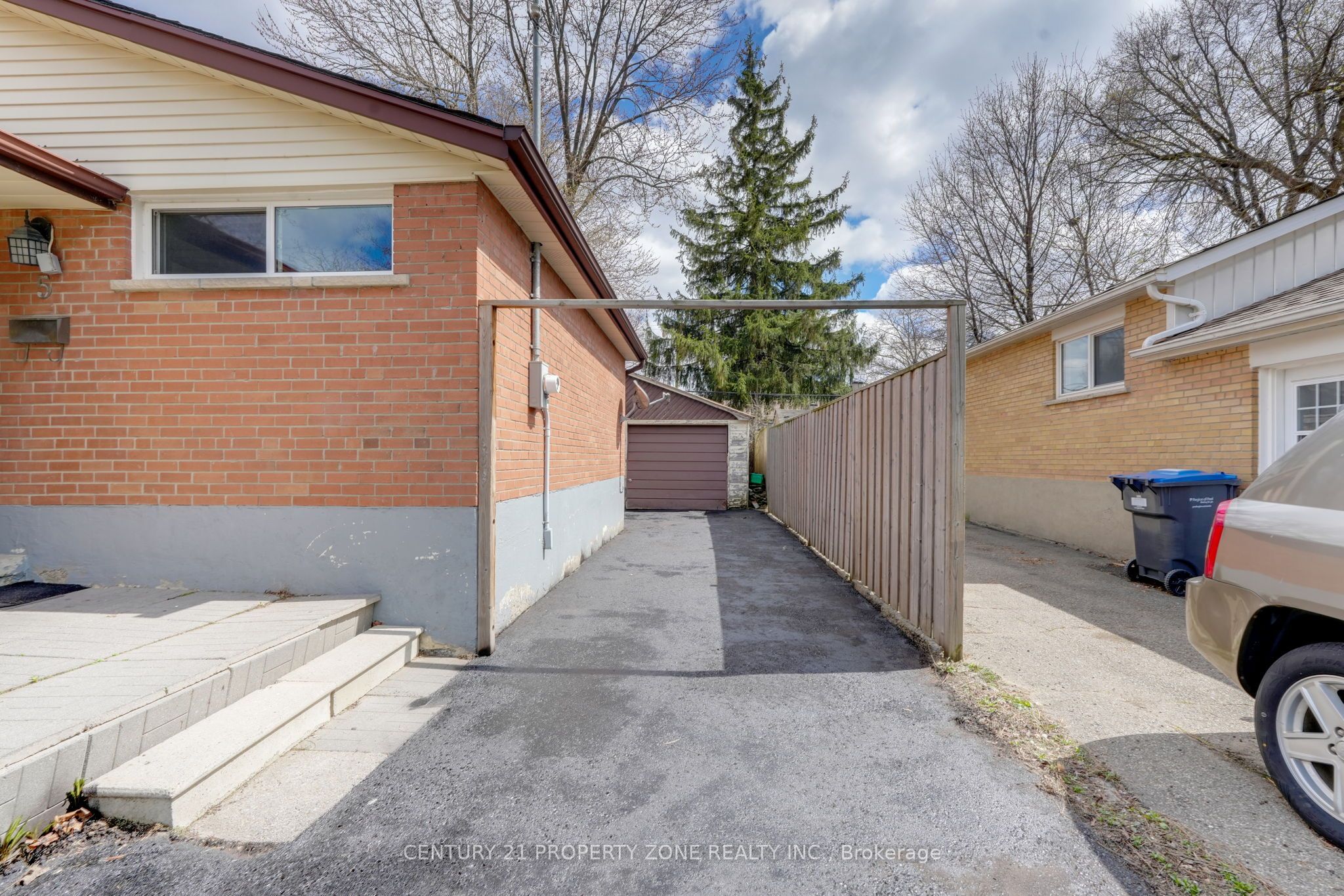 Additional image 3 of 5 Hadrina Street, Brampton, ON, L6X 2J5