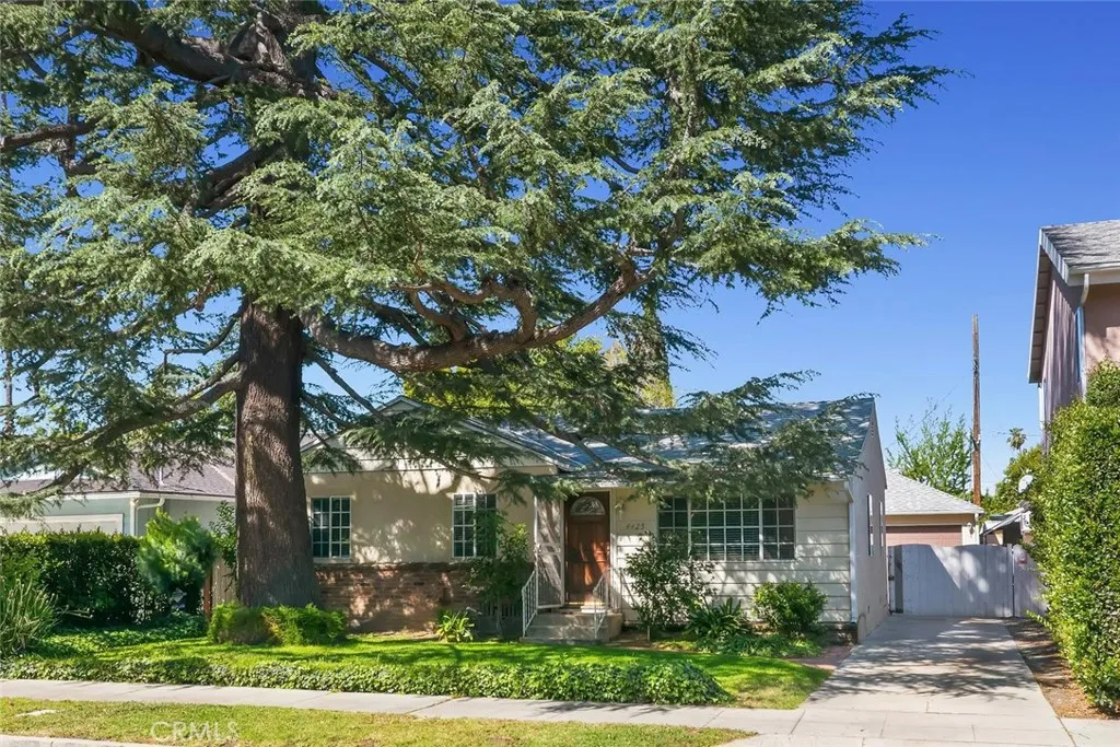 4425 Stern Ave, Sherman Oaks, CA 91423 photo 2