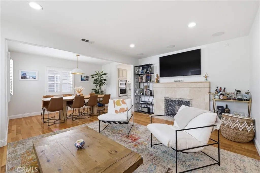 8211 Mcconnell Ave, Los Angeles, CA 90045